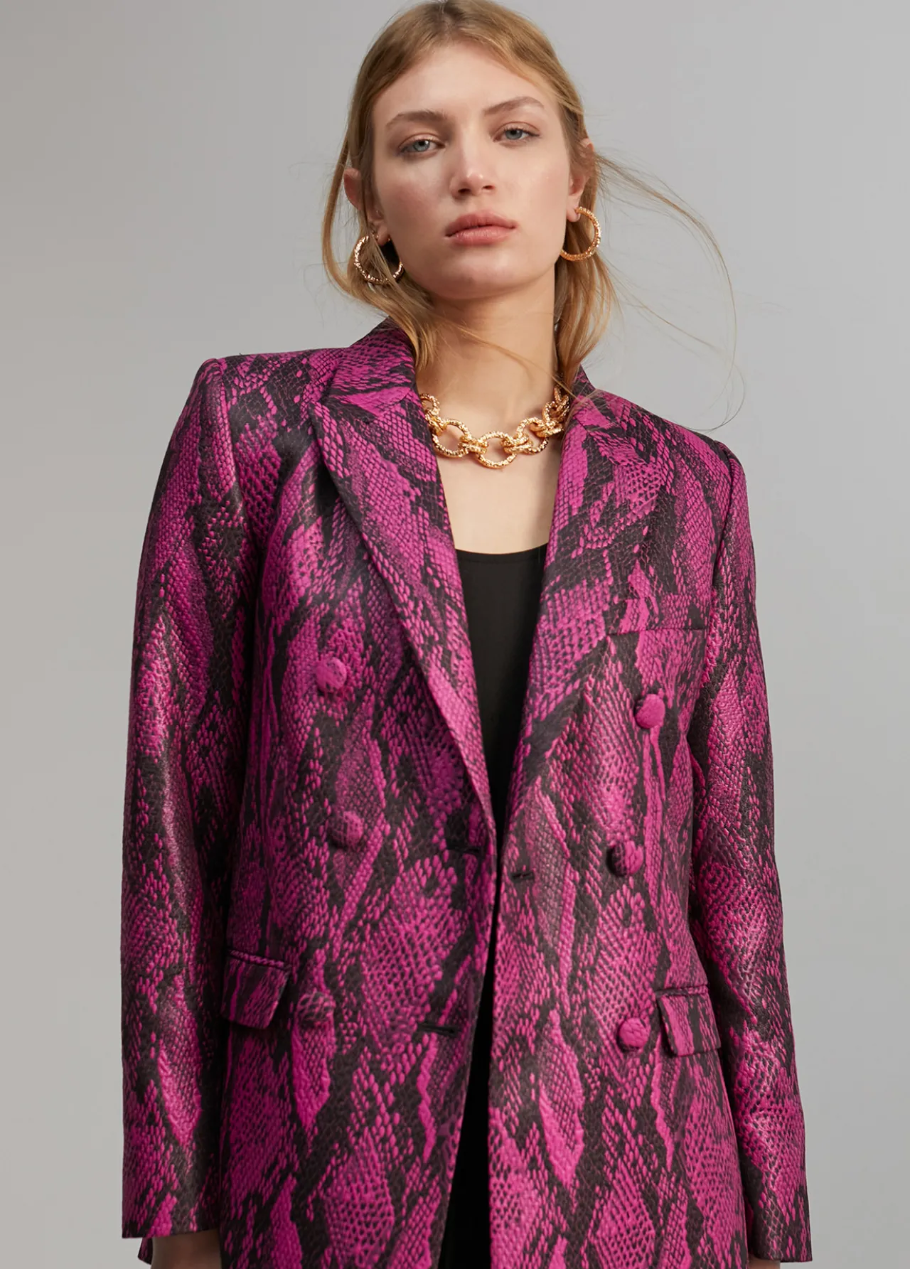 blazer_jacquard_serpiente_5.webp Lola Casademunt Americanas Y Blazers | Animal Print<Blazer jacquard serpiente ROSA-NEGRO