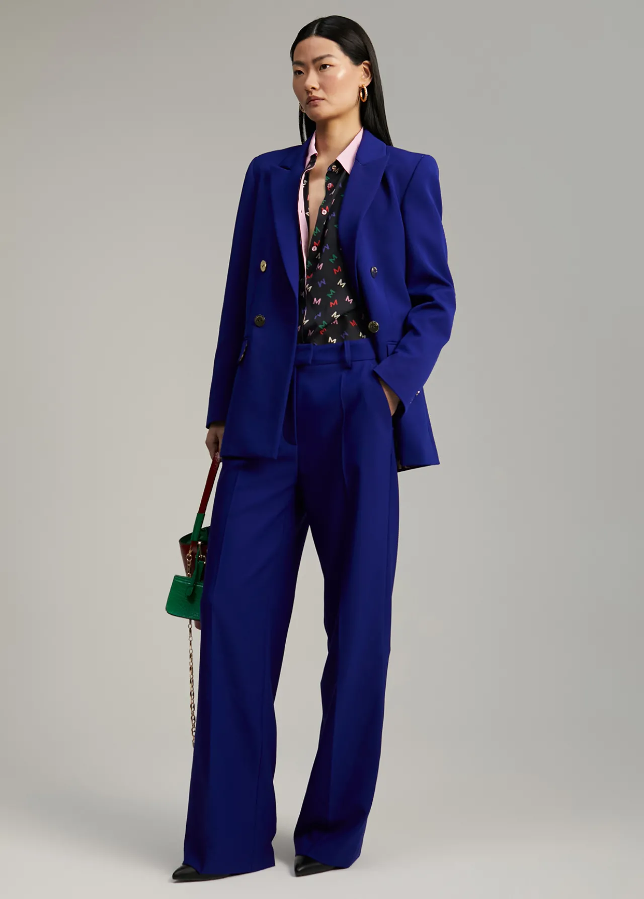 blazer_recta_traje_2.webp Lola Casademunt Americanas Y Blazers<Blazer recta traje AZULELECTRICO