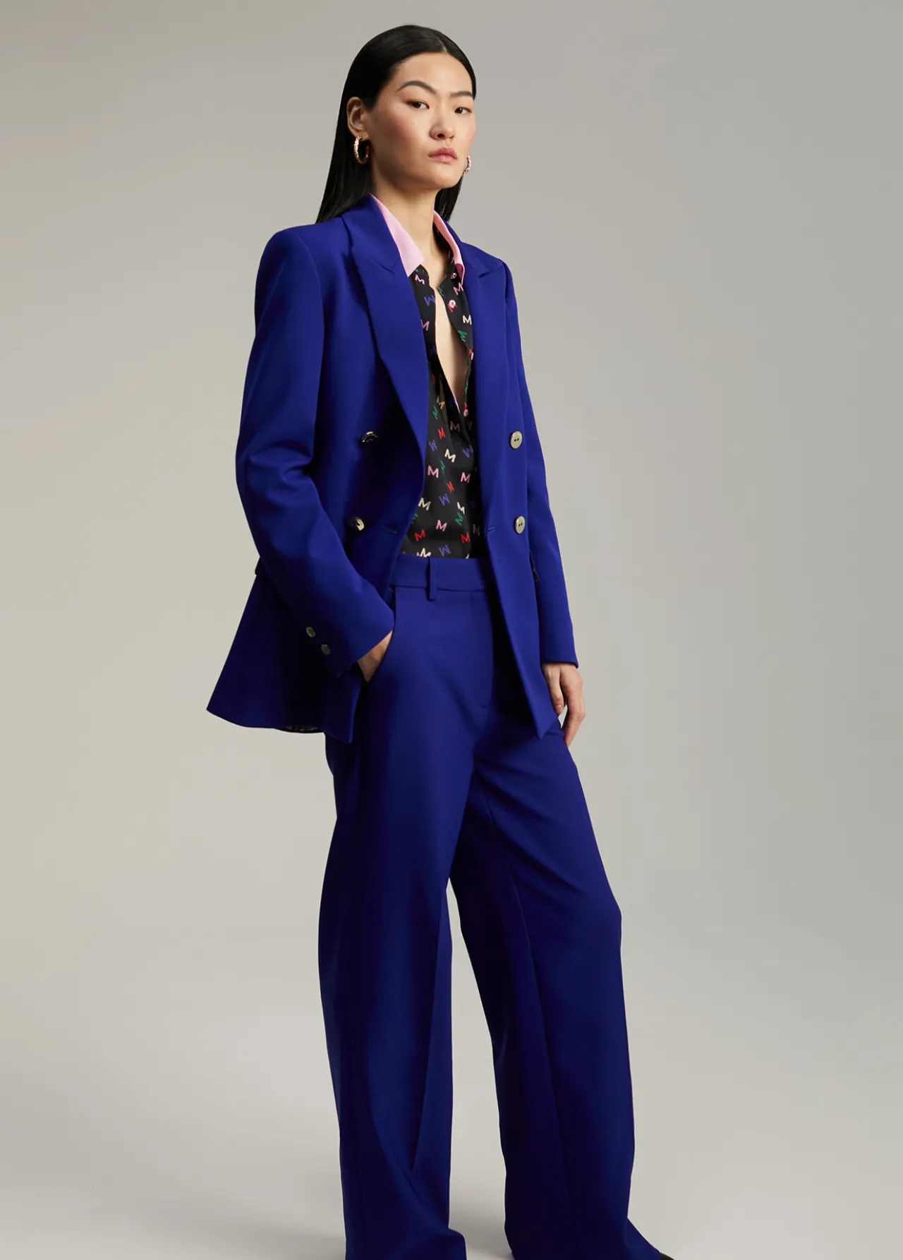 blazer_recta_traje_4.webp Lola Casademunt Americanas Y Blazers<Blazer recta traje AZULELECTRICO