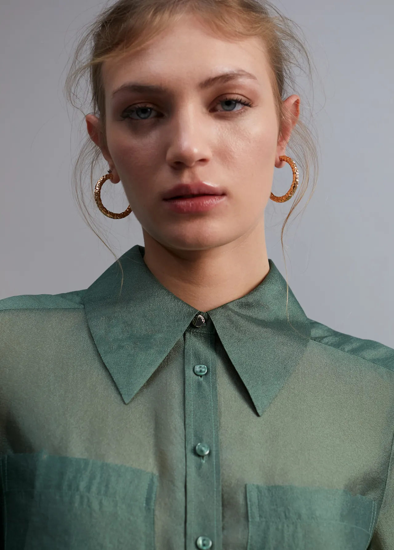 blusa_bolsillos_transparencia_1.webp Lola Casademunt Camisas Y Blusas<Blusa bolsillos transparencia SALVIA