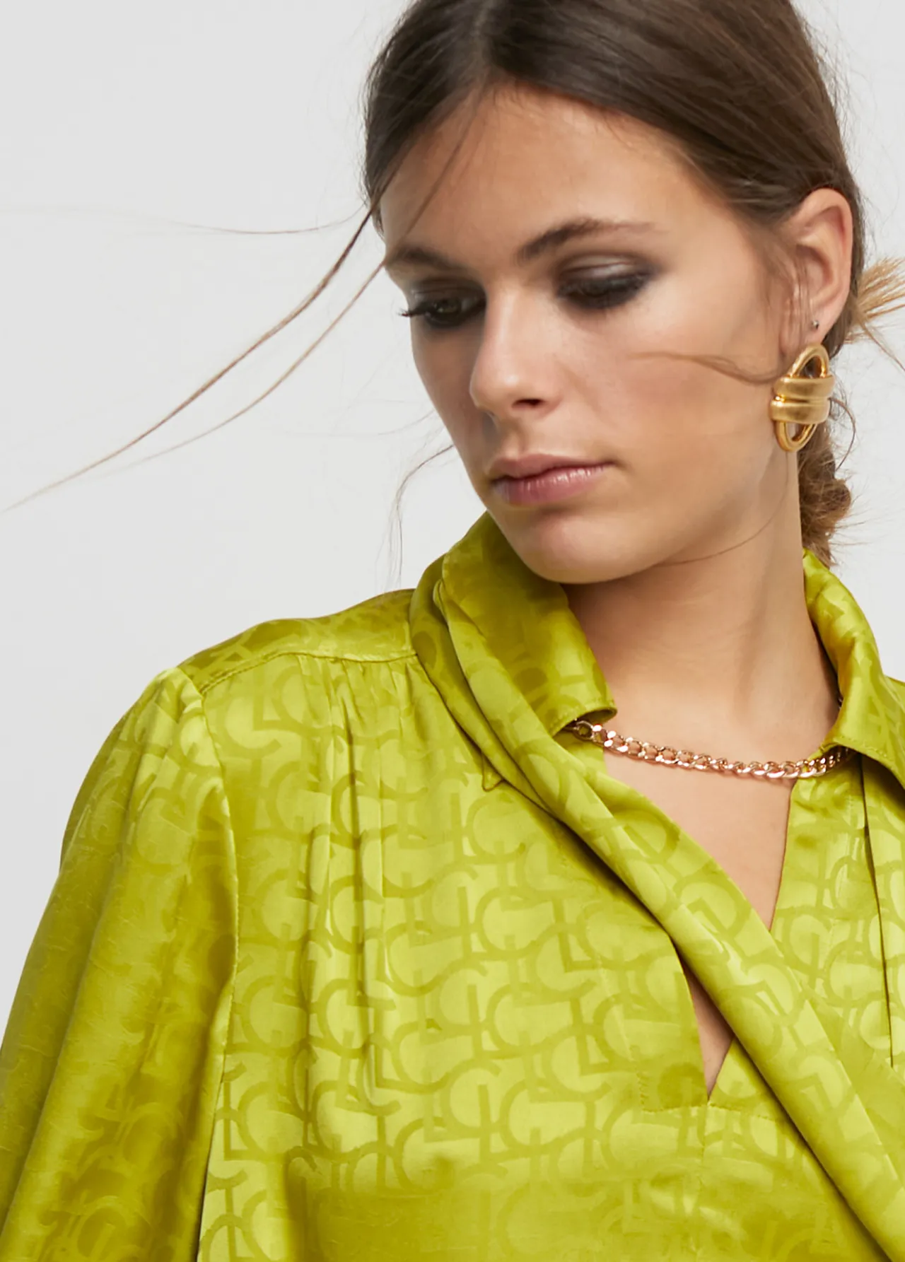 blusa_con_lazo_4.webp Lola Casademunt Camisas Y Blusas<Blusa con lazo PISTACHO