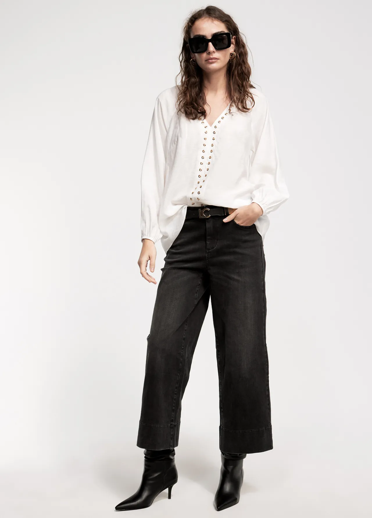 blusa_detalle_eyelets_6.webp Lola Casademunt Camisetas Y Tops | Camisas Y Blusas<Blusa detalle eyelets CRUDO