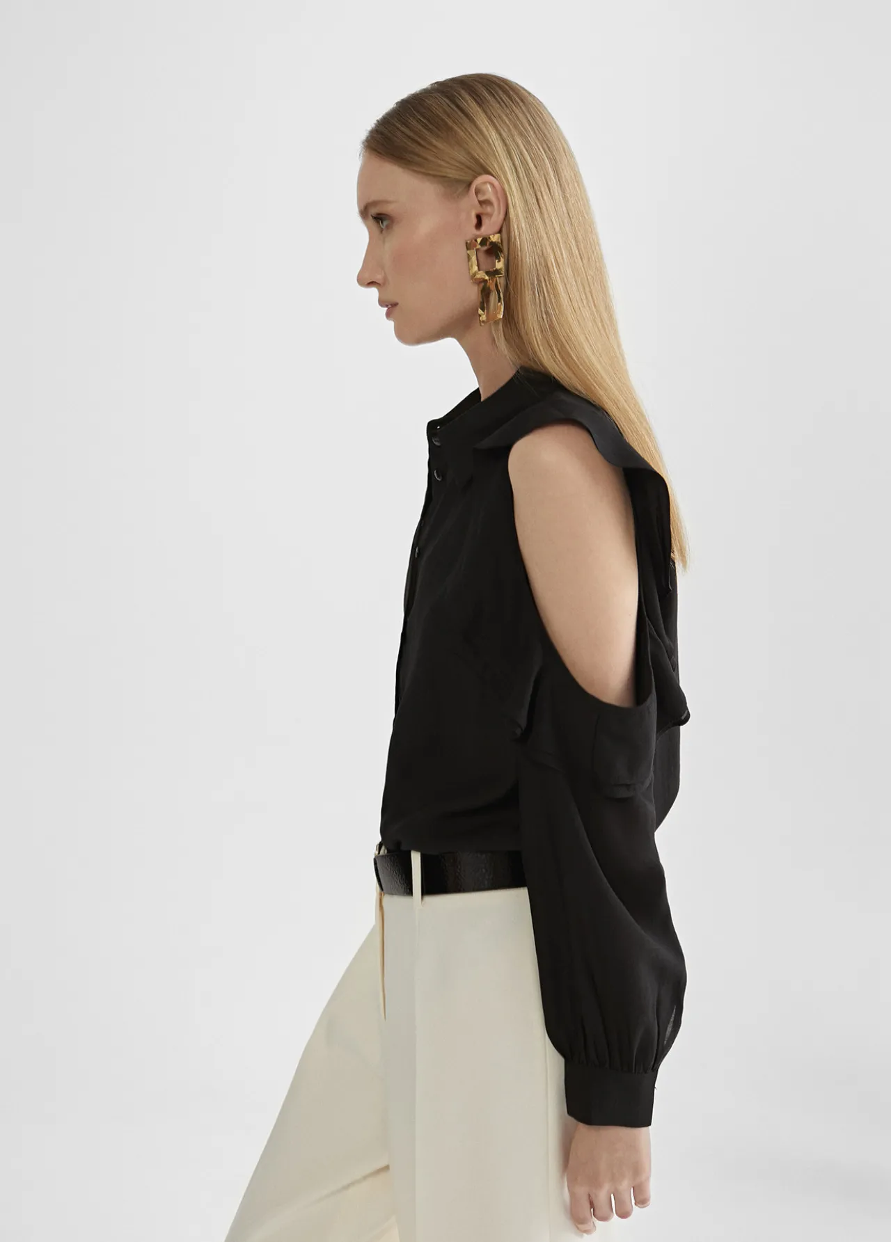 blusa_hombros_descubiertos_4.webp Lola Casademunt Camisas Y Blusas<Blusa hombros descubiertos AZULELECTRICO