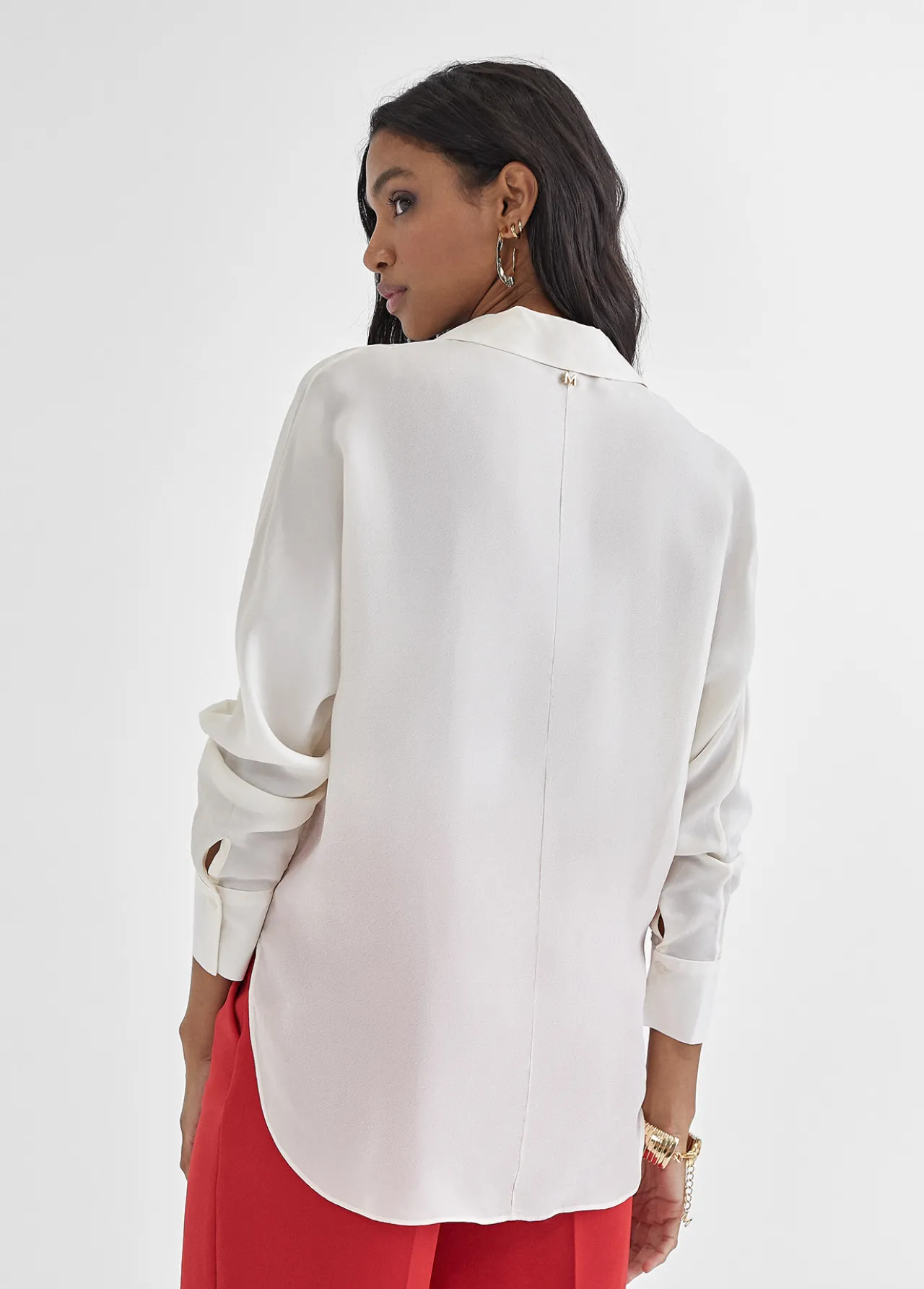 blusa_monocolor_4.webp Lola Casademunt Camisas Y Blusas<Blusa monocolor CRUDO