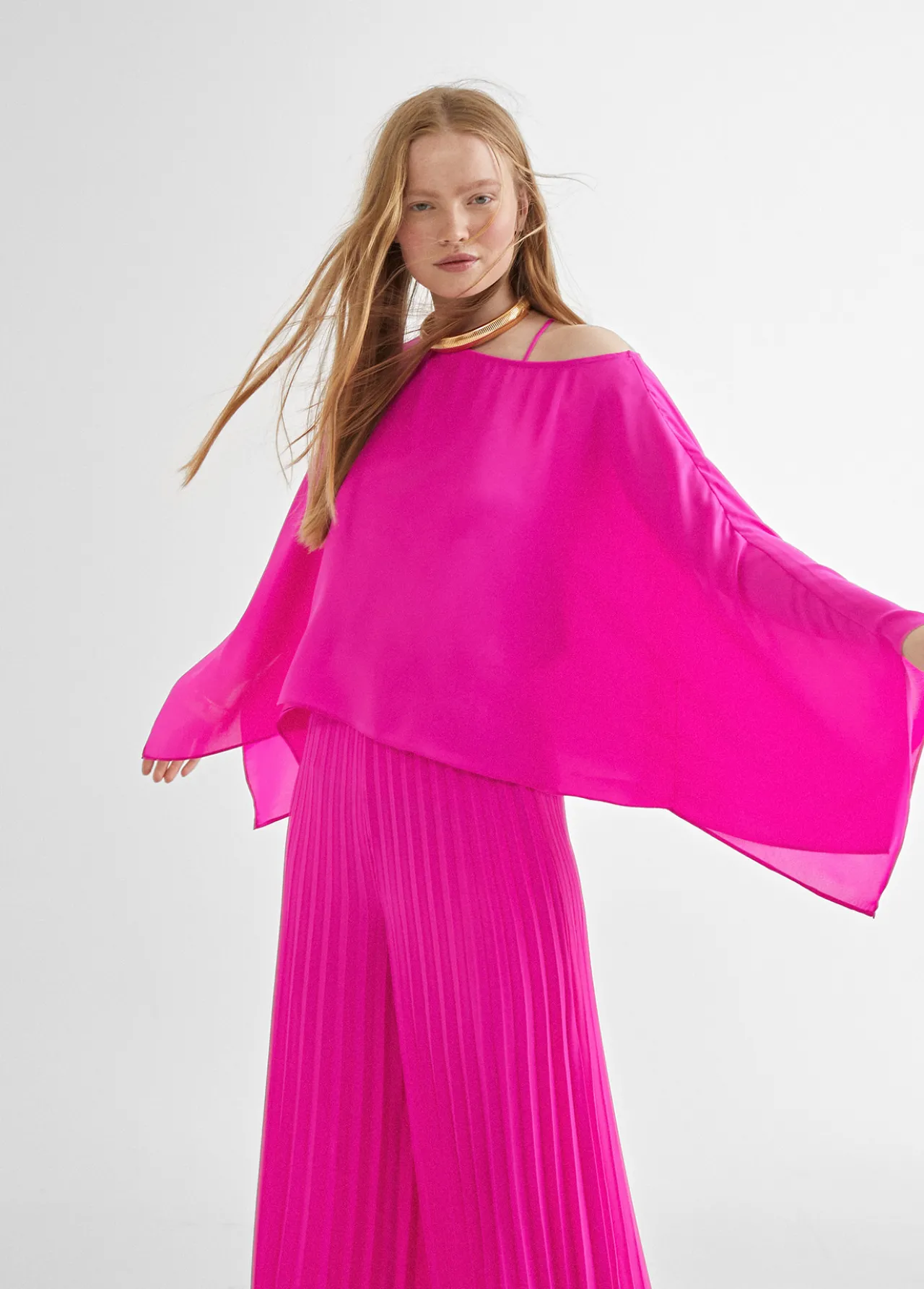 blusacapa_satinada_1.webp Lola Casademunt Americanas Y Blazers | Camisas Y Blusas<Blusa/capa satinada FUCSIA
