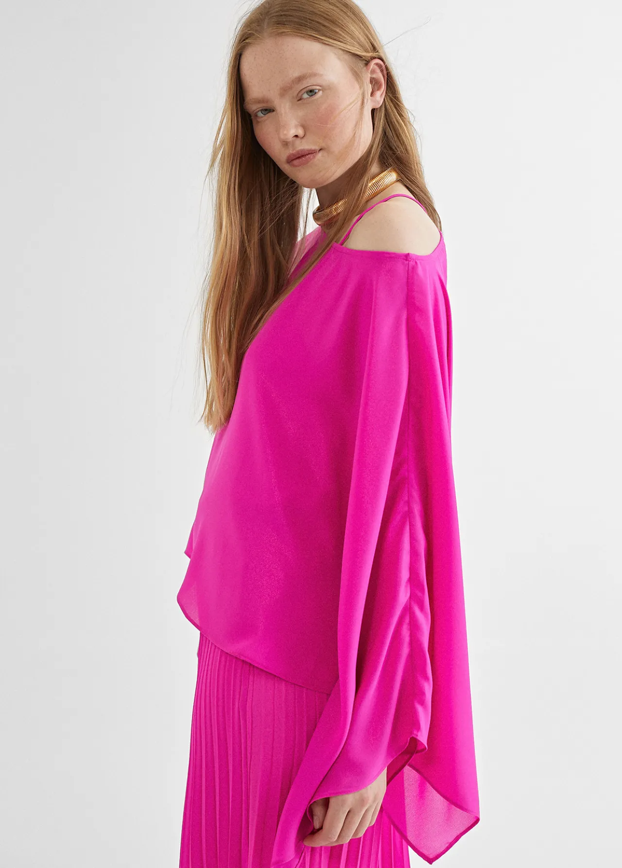 blusacapa_satinada_2.webp Lola Casademunt Americanas Y Blazers | Camisas Y Blusas<Blusa/capa satinada FUCSIA