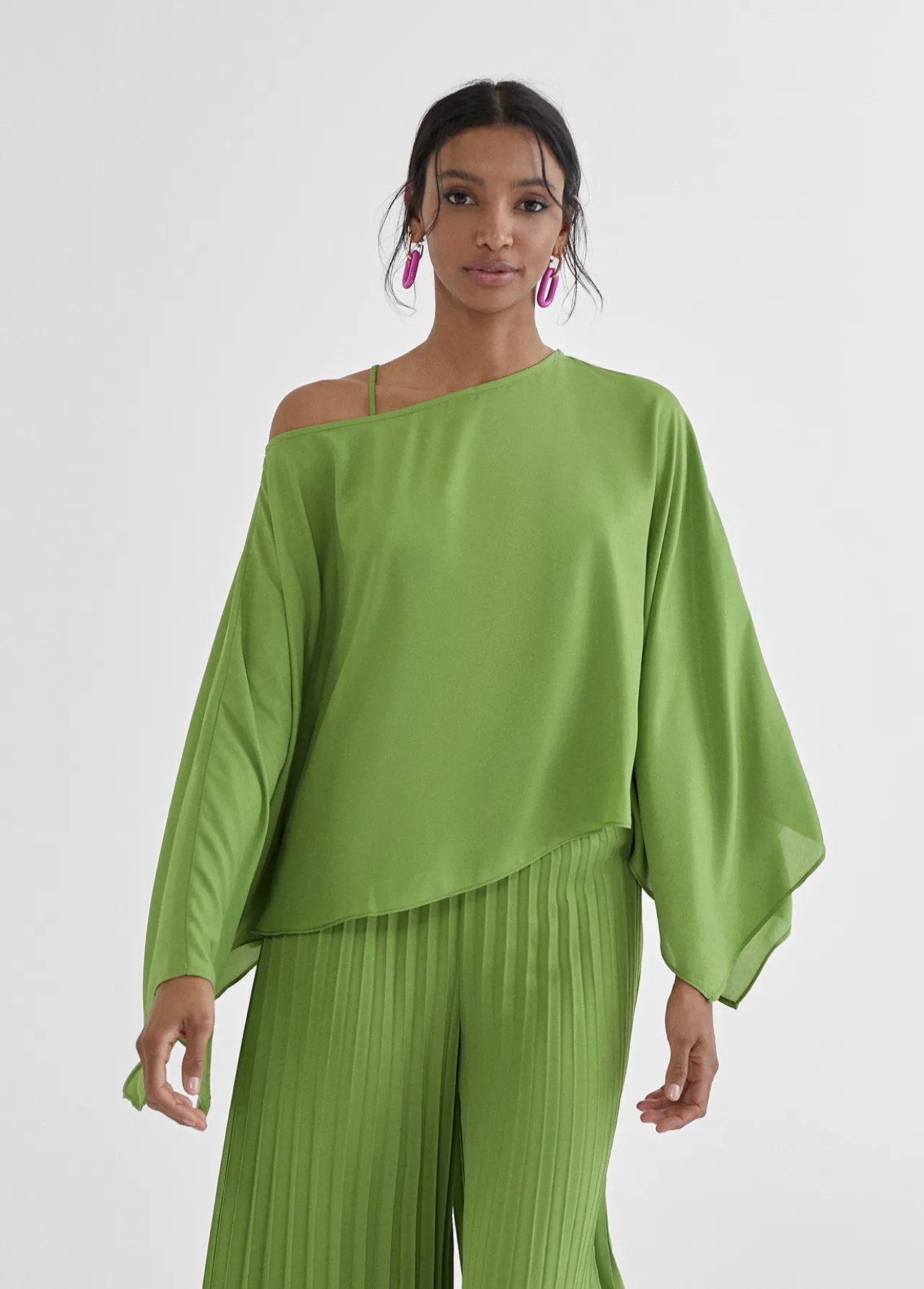 blusacapa_satinada_3-1.webp Lola Casademunt Camisas Y Blusas<Blusa/capa satinada FUCSIA
