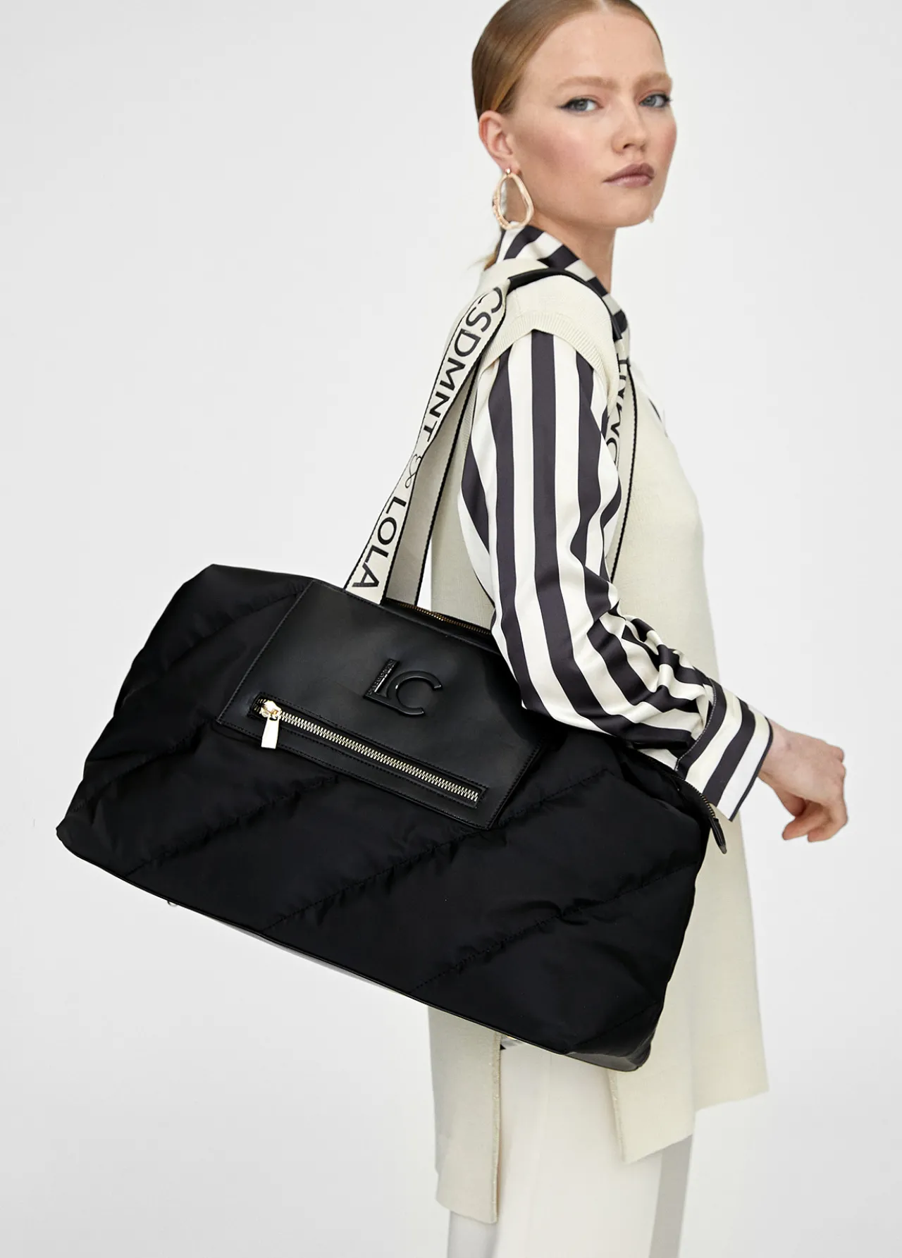 bolsa_de_viaje_weekend_acolchado_1.webp Lola Casademunt Bolsos<Bolsa de viaje weekend acolchado NEGRO