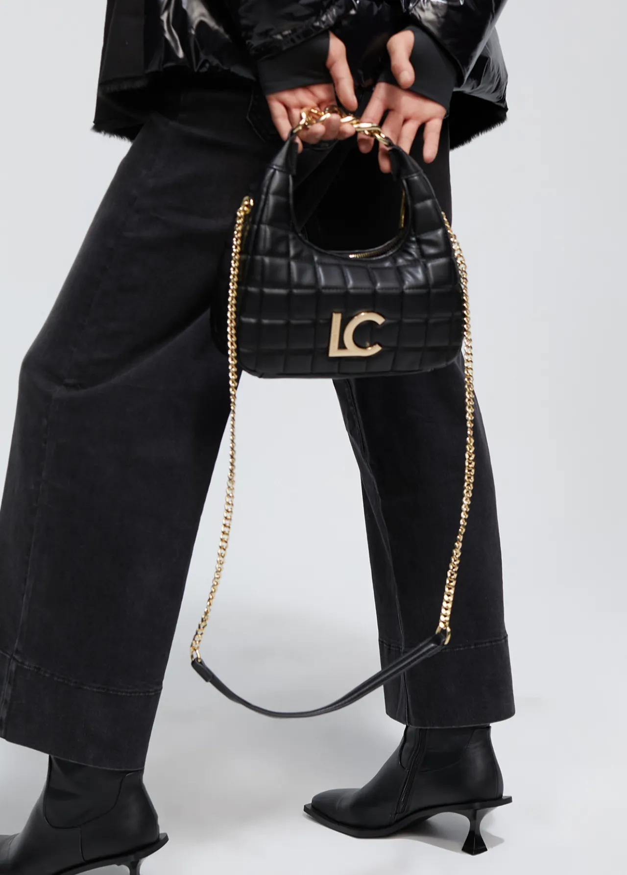 bolsito_acolchado_de_cuadros_1.webp Lola Casademunt Bolsos De Mano Y Neceseres | Bandoleras<Bolsito acolchado de cuadros NEGRO