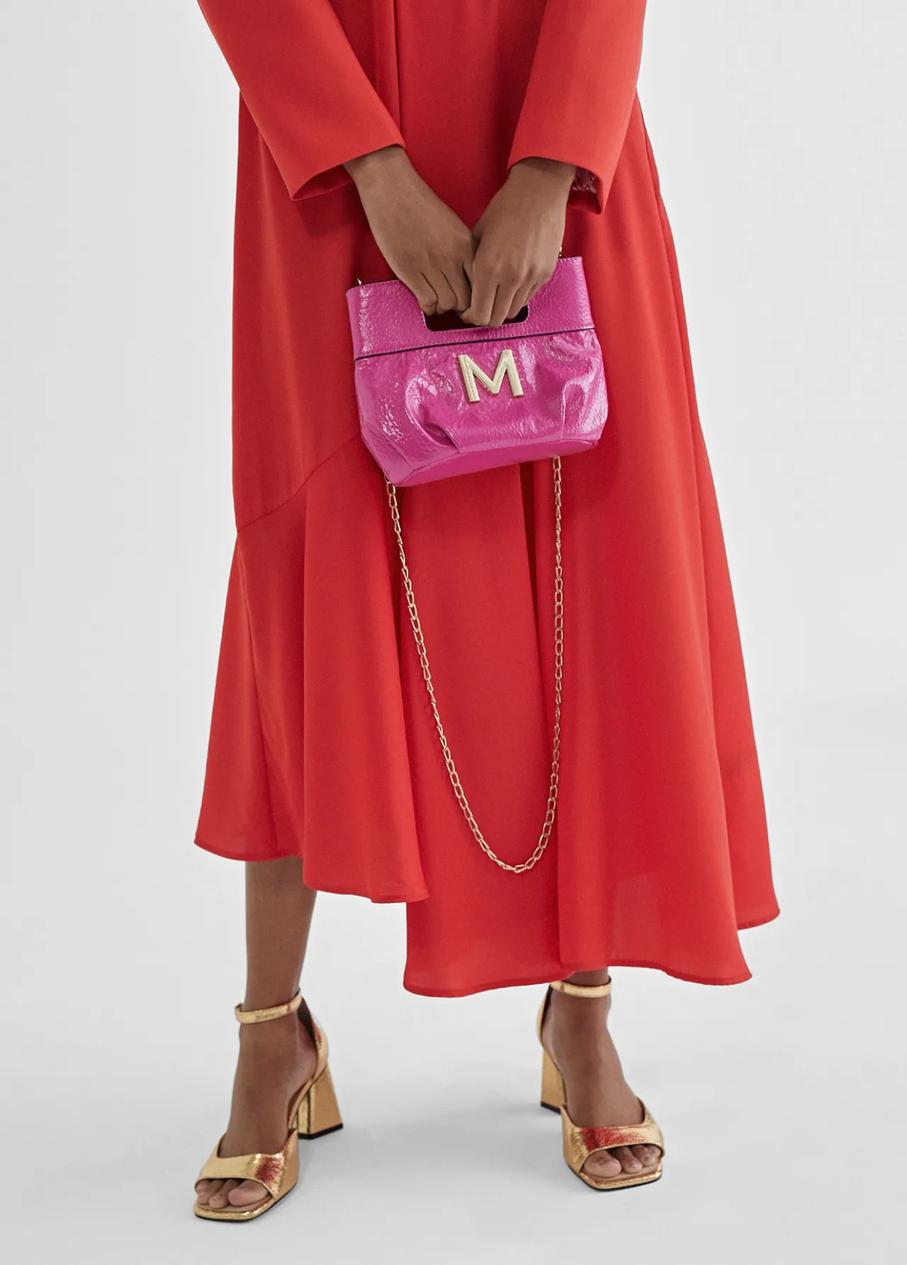 bolsito_de_mano_con_frunces_6.webp Lola Casademunt Bolsos<Bolsito de mano con frunces FUCSIA