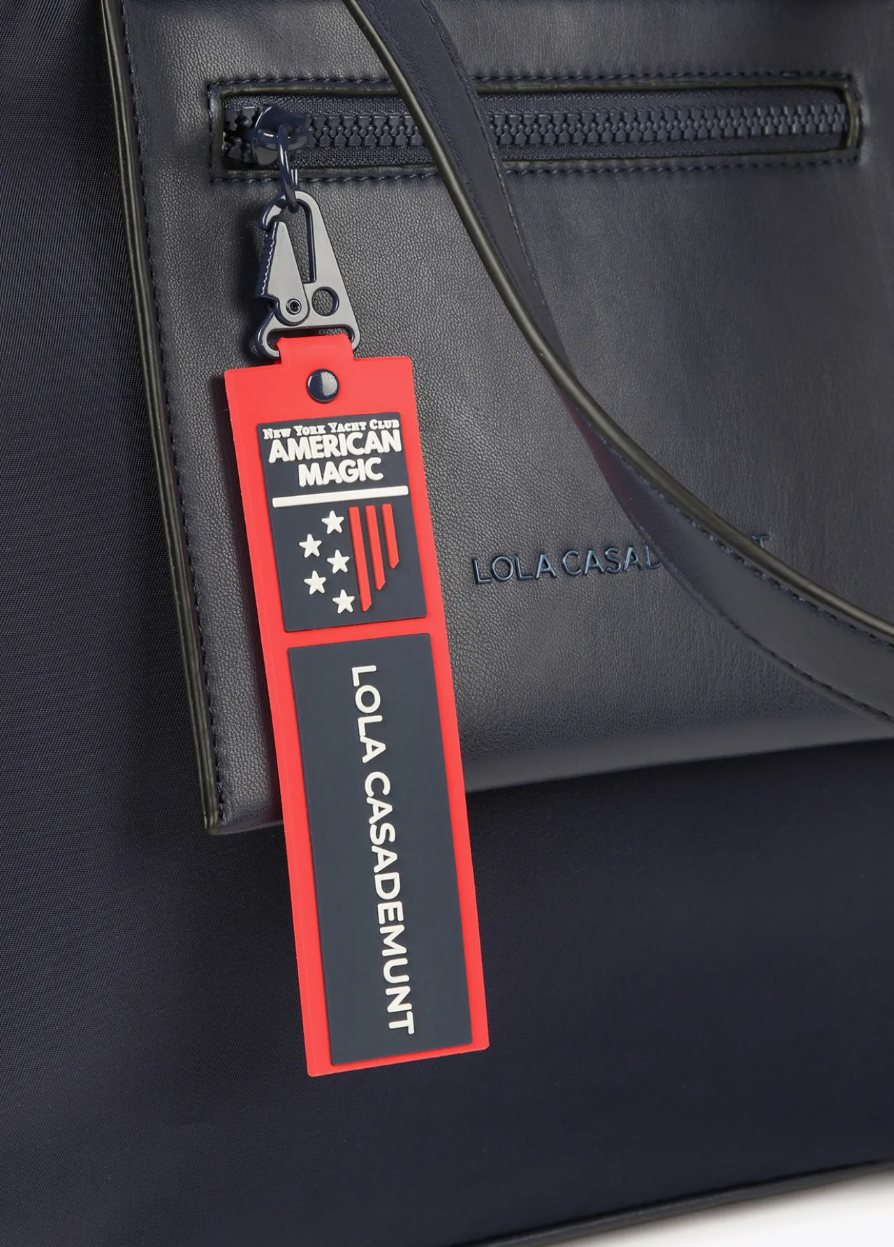 bolso_azul_marino_edicin_limitada__lola_casademunt_8.webp Lola Casademunt Bolsos Shopper | Bolsos De Hombro<Bolso azul marino edición limitada - Lola Casademunt NAVY