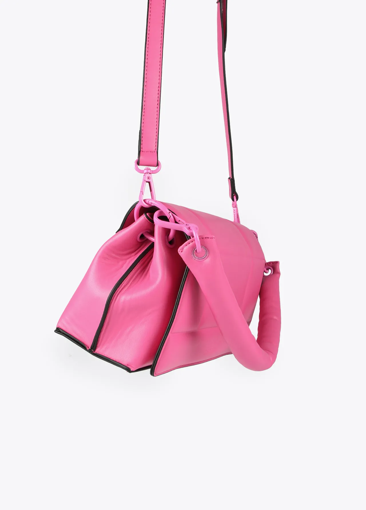bolso_bandolera_acolchada_1-2.webp Lola Casademunt Bolsos<Bolso bandolera acolchada CAMEL