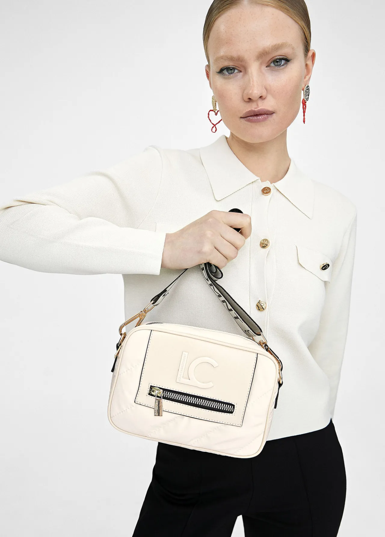 bolso_bandolera_acolchado_1-1.webp Lola Casademunt Bolsos<Bolso bandolera acolchado NEGRO
