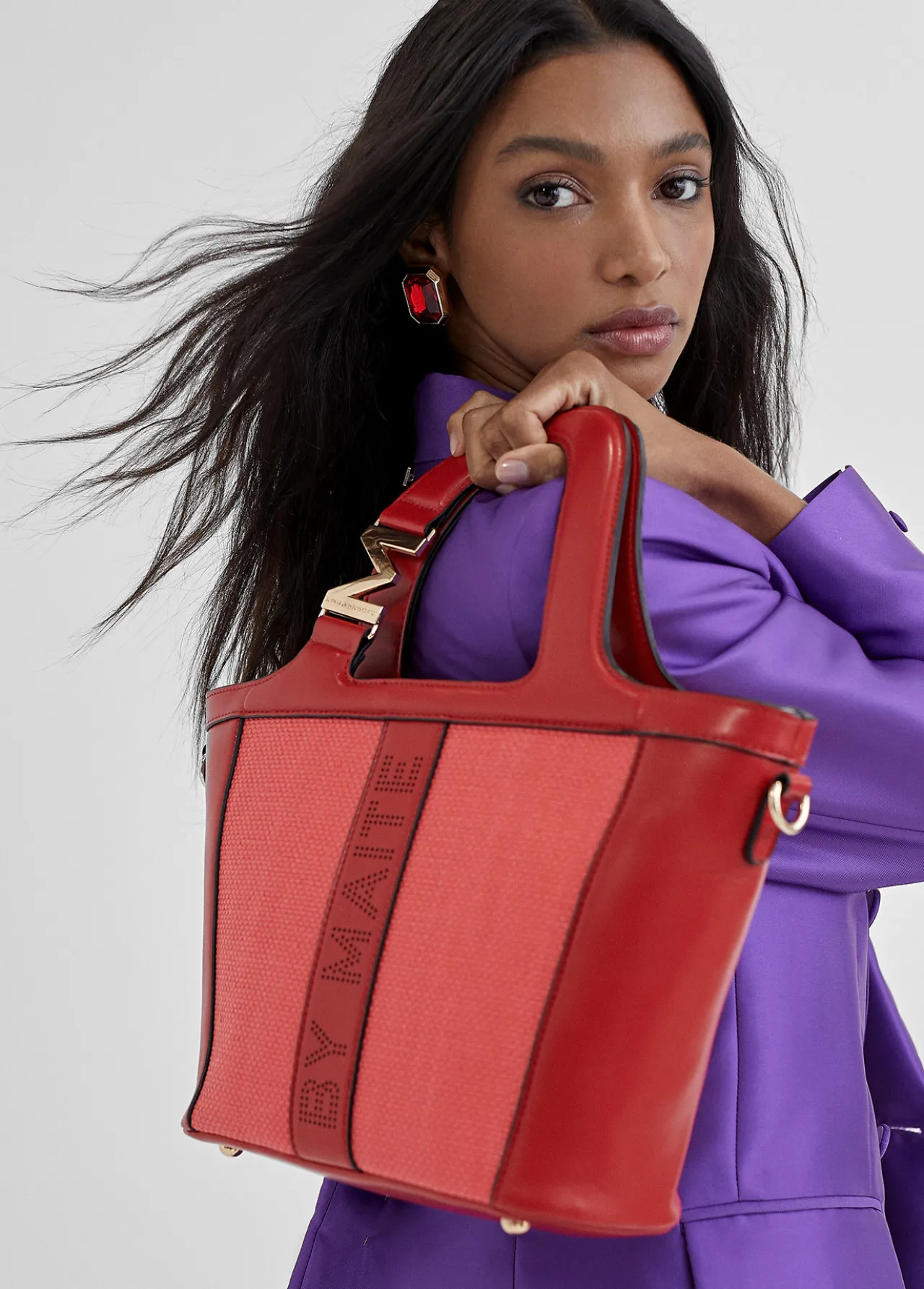 bolso_bandolera_cesto_1.webp Lola Casademunt Bolsos<Bolso bandolera cesto ROJO