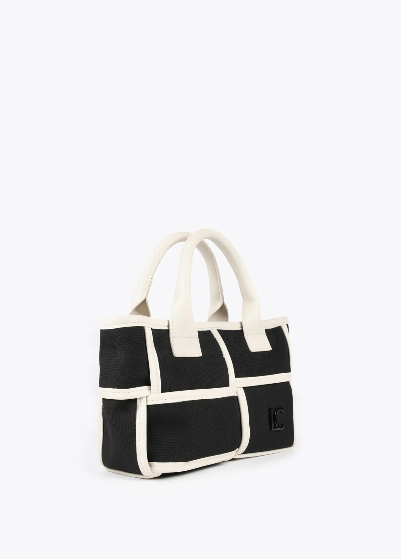 bolso_bandolera_con_detalles_a_contraste_3-1.webp Lola Casademunt Bolsos<Bolso bandolera con detalles a contraste CRUDO-NEGRO