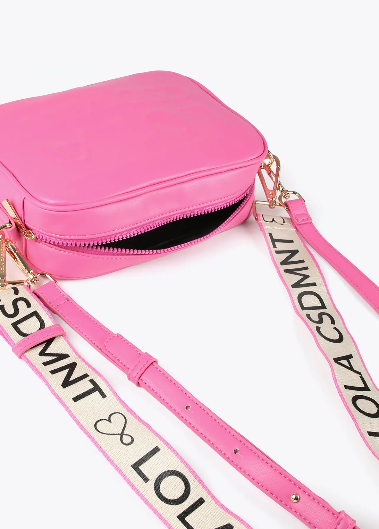 bolso_bandolera_con_logo_en_relieve_4.webp Lola Casademunt Bolsos<Bolso bandolera con logo en relieve FUCSIA