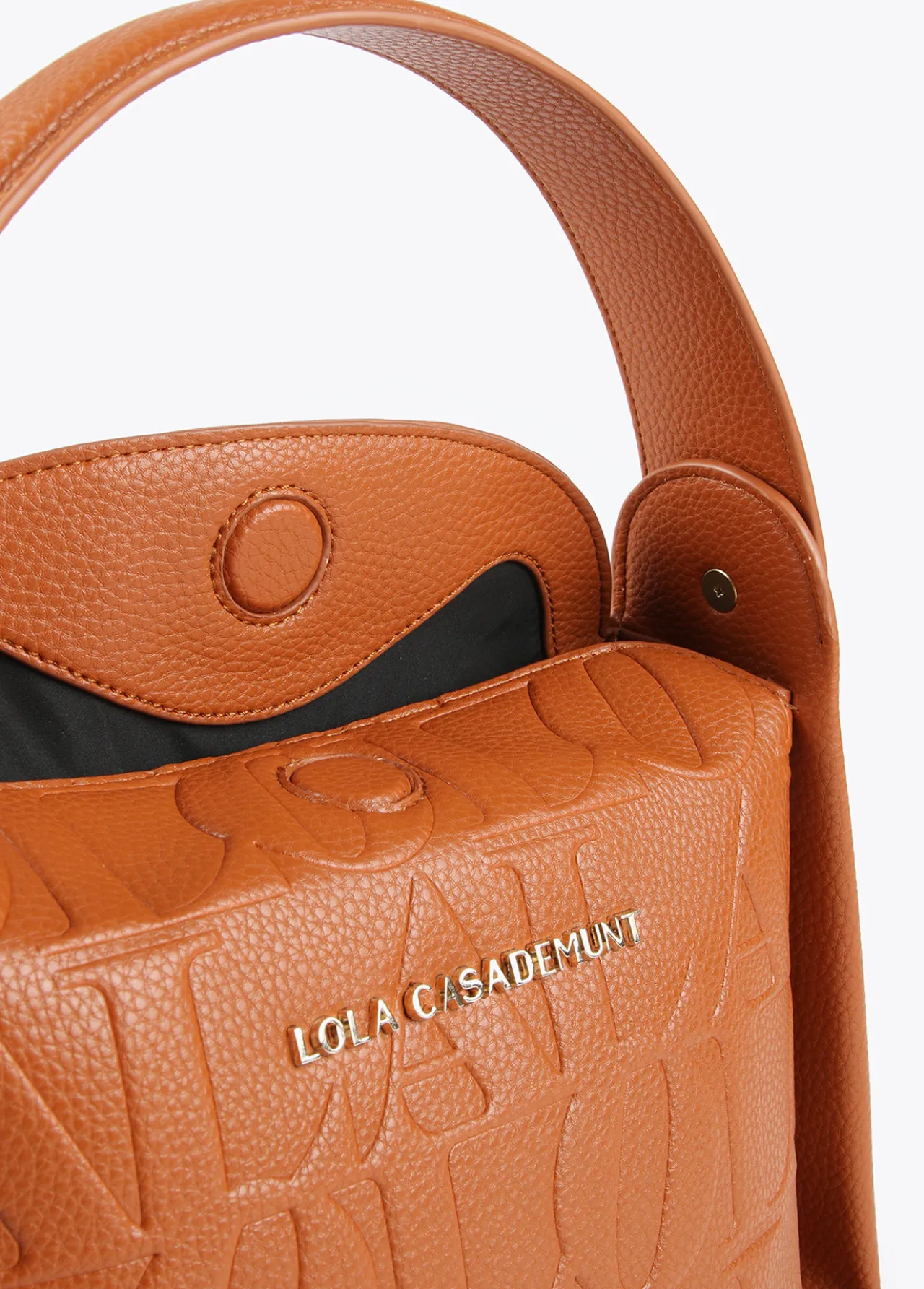 bolso_bandolera_con_logo_grabado_7-1.webp Lola Casademunt Bolsos<Bolso bandolera con logo grabado NEGRO