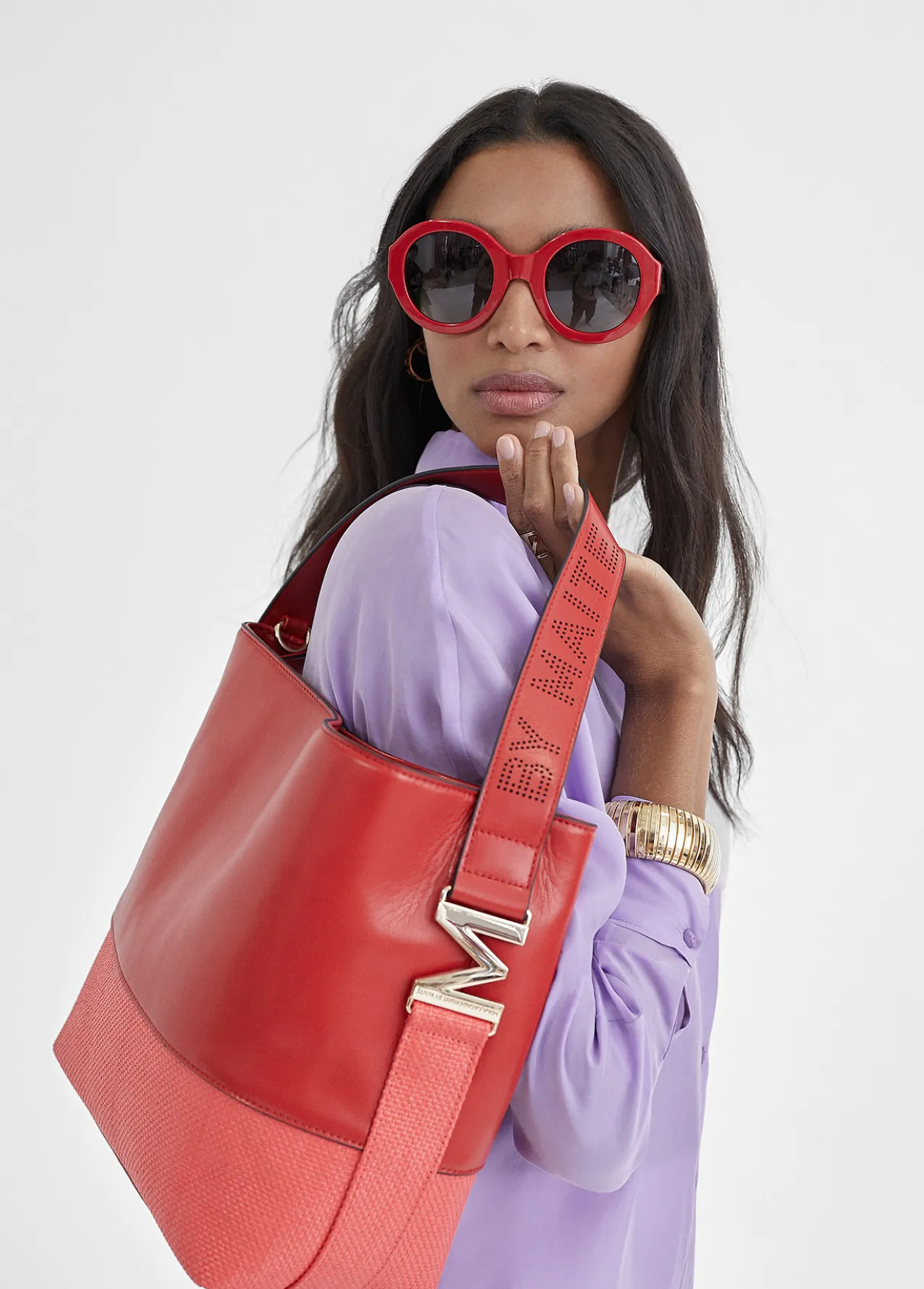 bolso_bandolera_materiales_combinados_1-2.webp Lola Casademunt Bolsos<Bolso bandolera materiales combinados ROJO