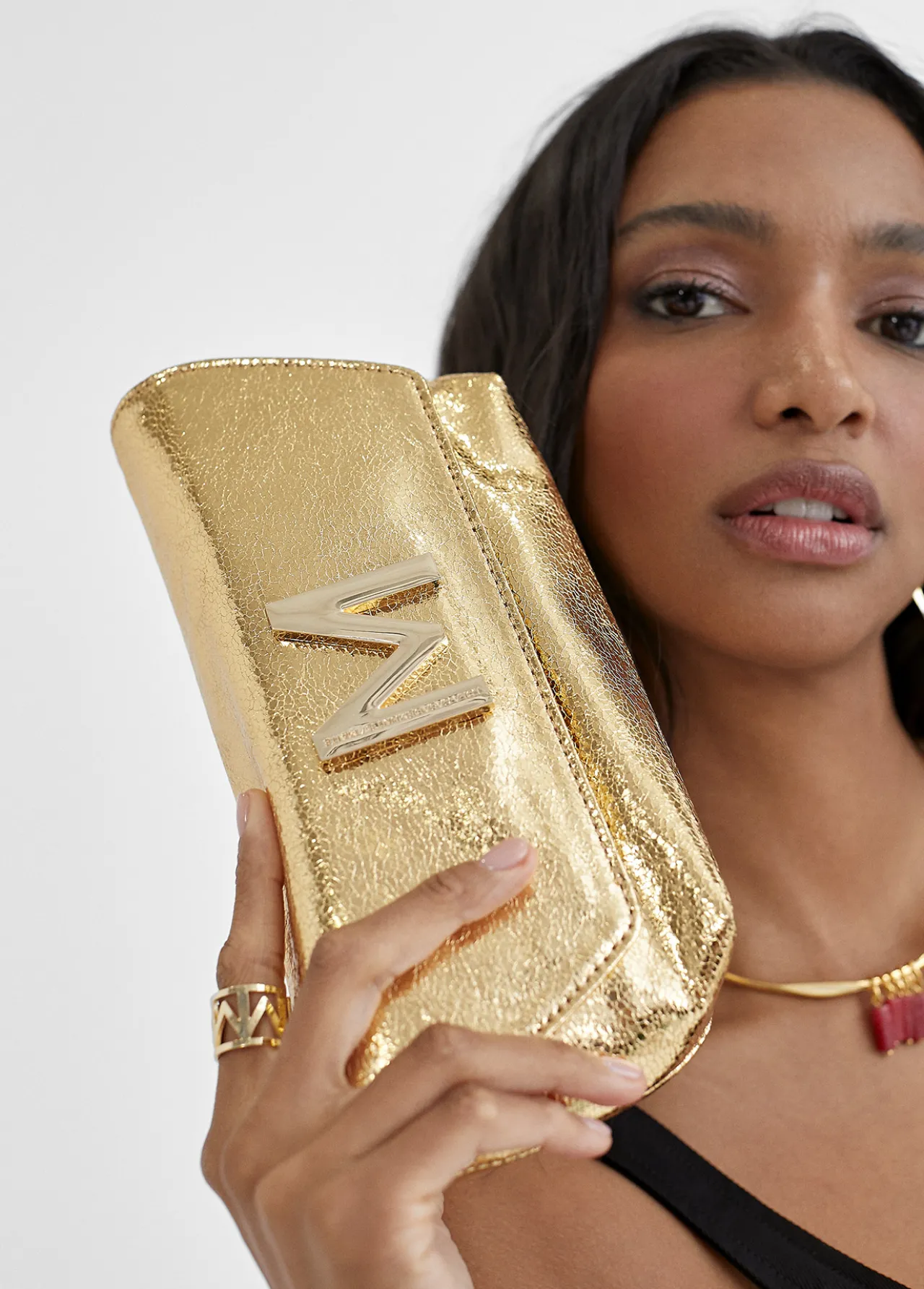 bolso_de_fiesta_metalizado_6-1.webp Lola Casademunt Bolsos<Bolso de fiesta metalizado FUCSIA