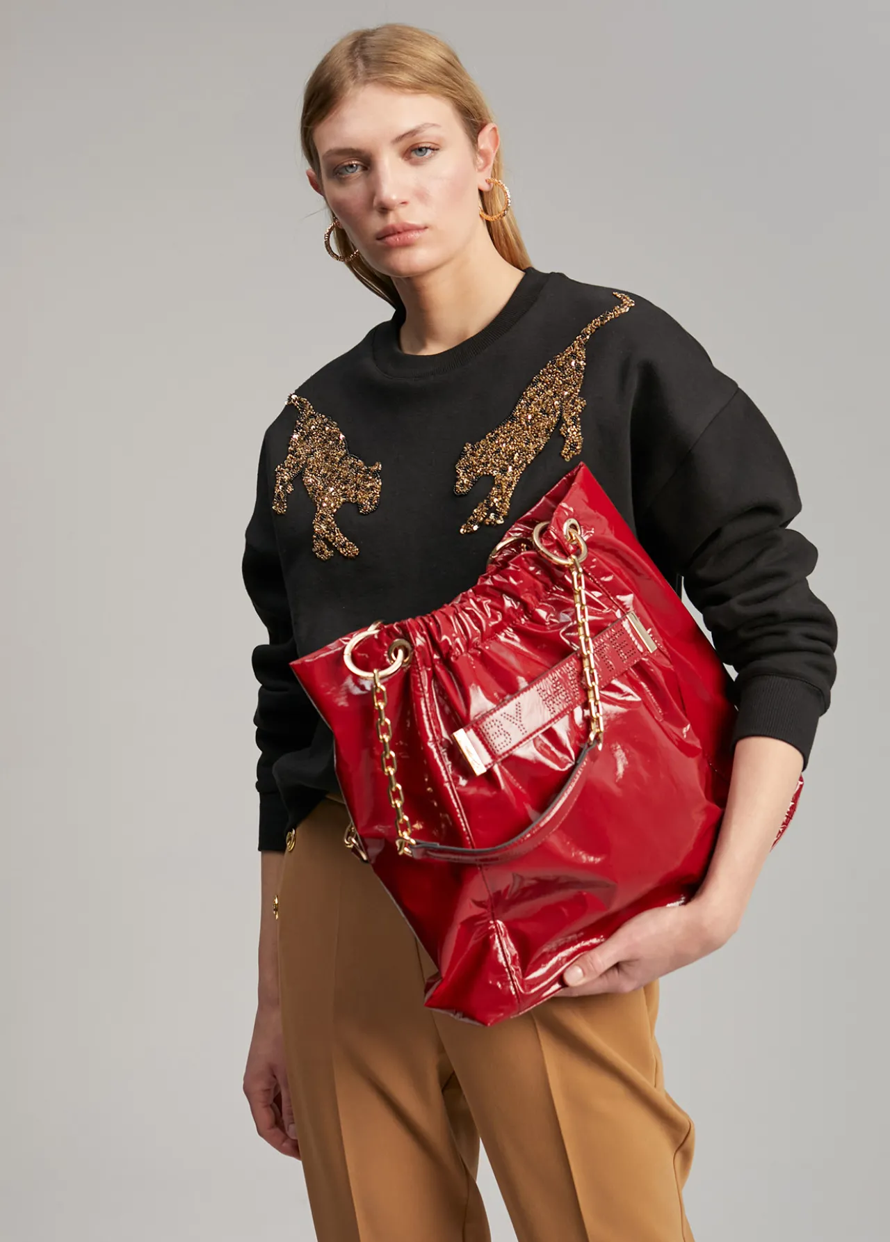 bolso_shopper_brillante_4-1.webp Lola Casademunt Bolsos Shopper | Bolsos De Hombro<Bolso shopper brillante NEGRO