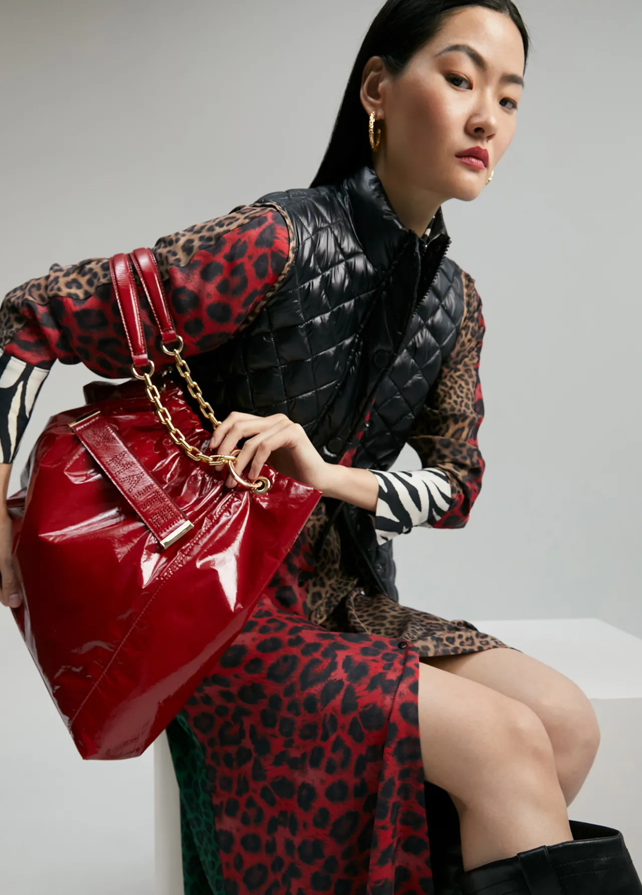 bolso_shopper_brillante_5-1.webp Lola Casademunt Bolsos Shopper | Bolsos De Hombro<Bolso shopper brillante NEGRO