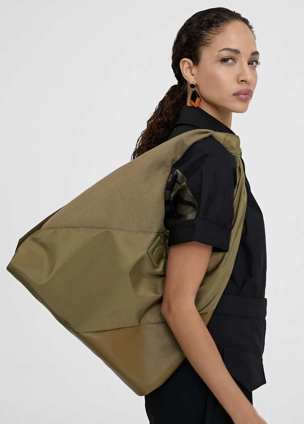 bolso_shopper_materiales_combinados_1-1.webp Lola Casademunt Bolsos<Bolso shopper materiales combinados NEGRO