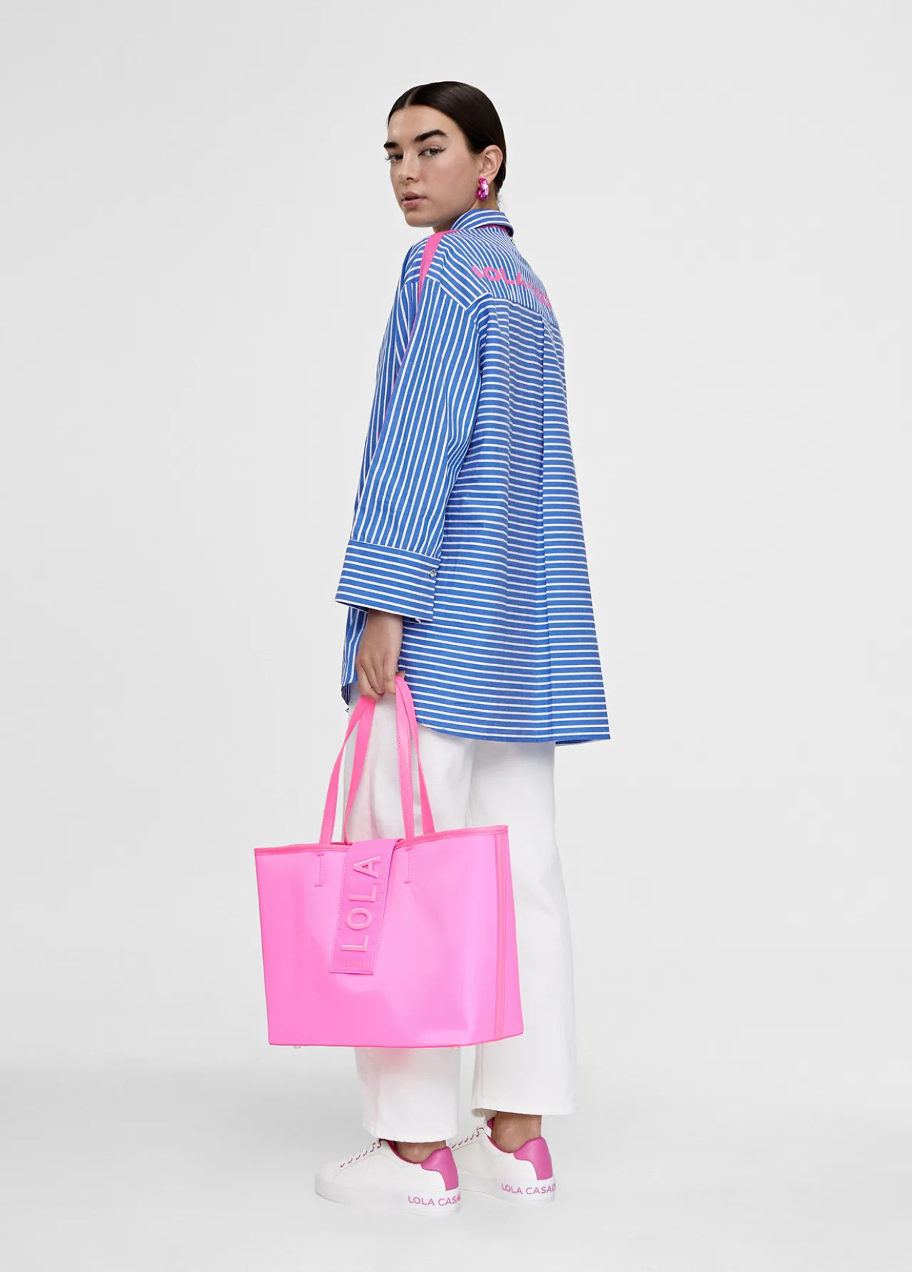 bolso_shopper_nylon_fluor_2.webp Lola Casademunt Bolsos<Bolso shopper nylon fluor FUCSIA