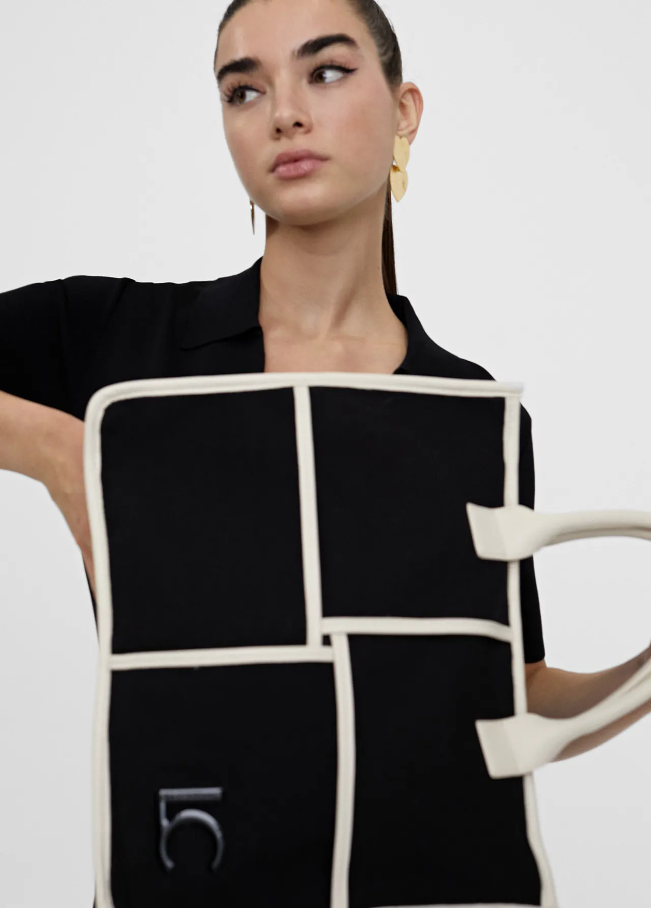 bolso_tipo_shopper_blanco_y_negro_1.webp Lola Casademunt Bolsos<Bolso tipo shopper blanco y negro CRUDO-NEGRO