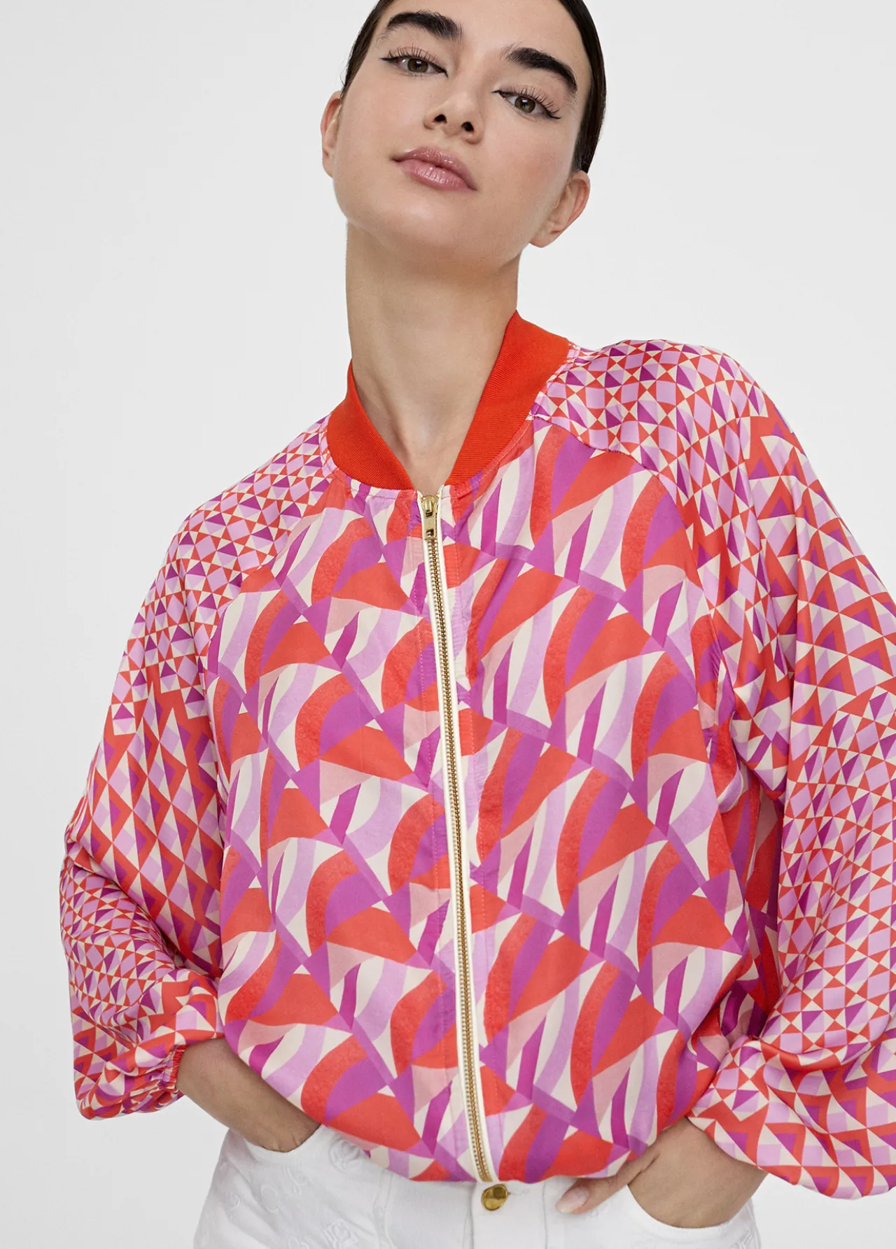 bomber_estampada_multicolor_3.webp Lola Casademunt Chaquetas Y Gabardinas<Bomber estampada multicolor ROJO-LILA