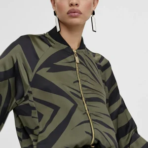 Lola Casademunt Chaquetas Y Gabardinas<Bomber estampado animal NEGRO-VERDE