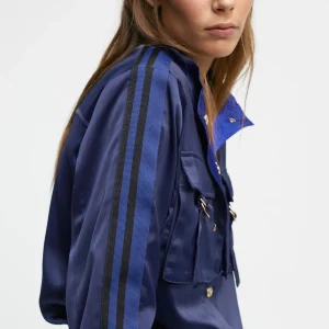 Lola Casademunt Abrigos Y Cazadoras | Chaquetas Y Gabardinas<Bomber satinada AZULNOCHE