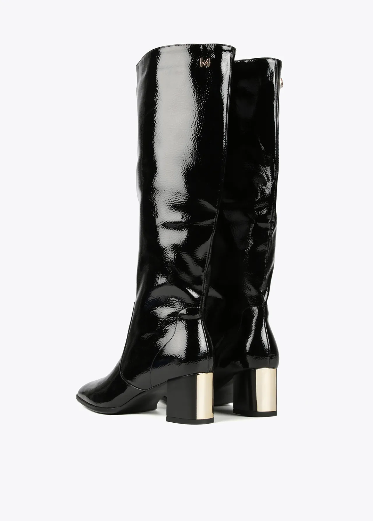 bota_caa_alta_efecto_charol_2.webp Lola Casademunt Botas Y Botines<Bota caña alta efecto charol NEGRO