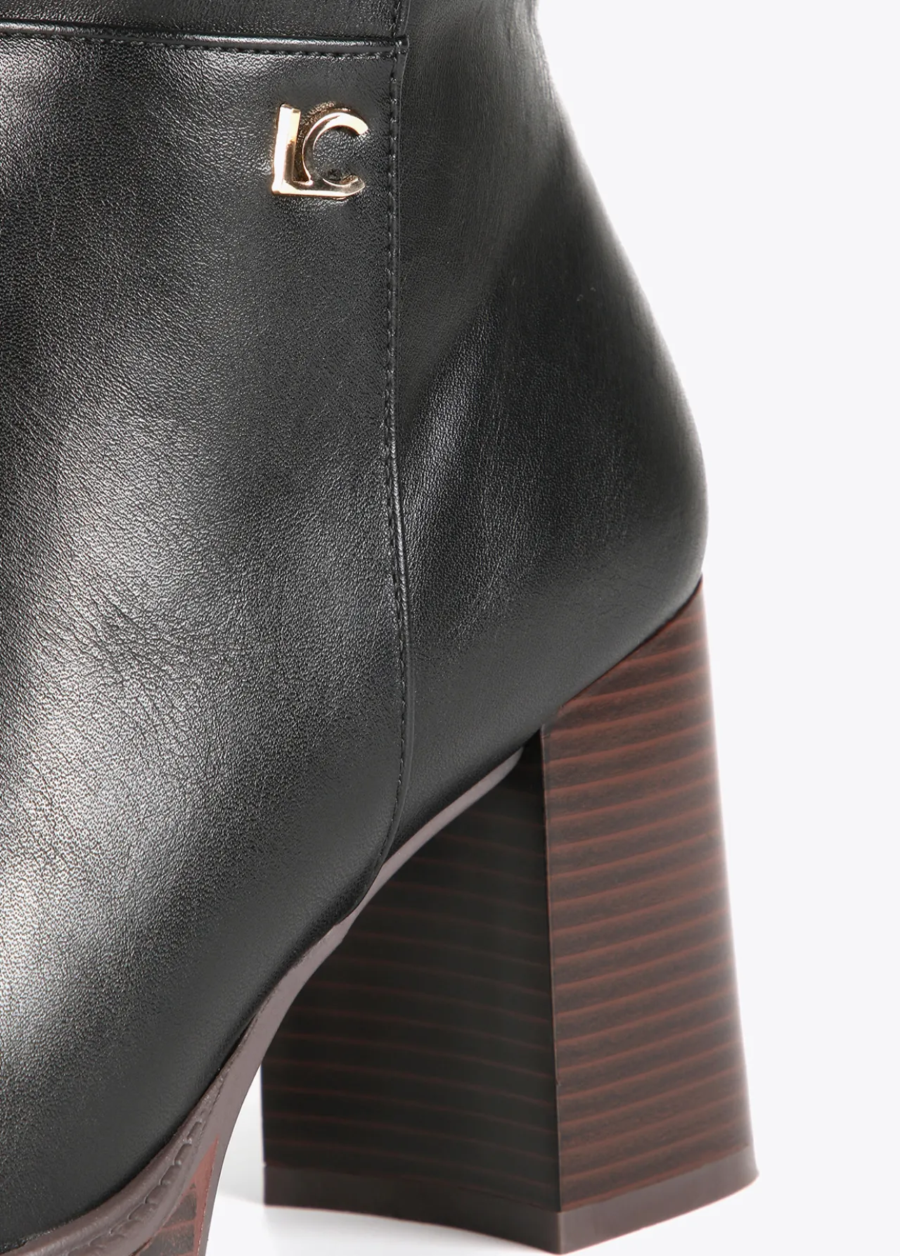 bota_de_cana_alta_1.webp Lola Casademunt Botas Y Botines<Bota de cana alta NEGRO-MARRON