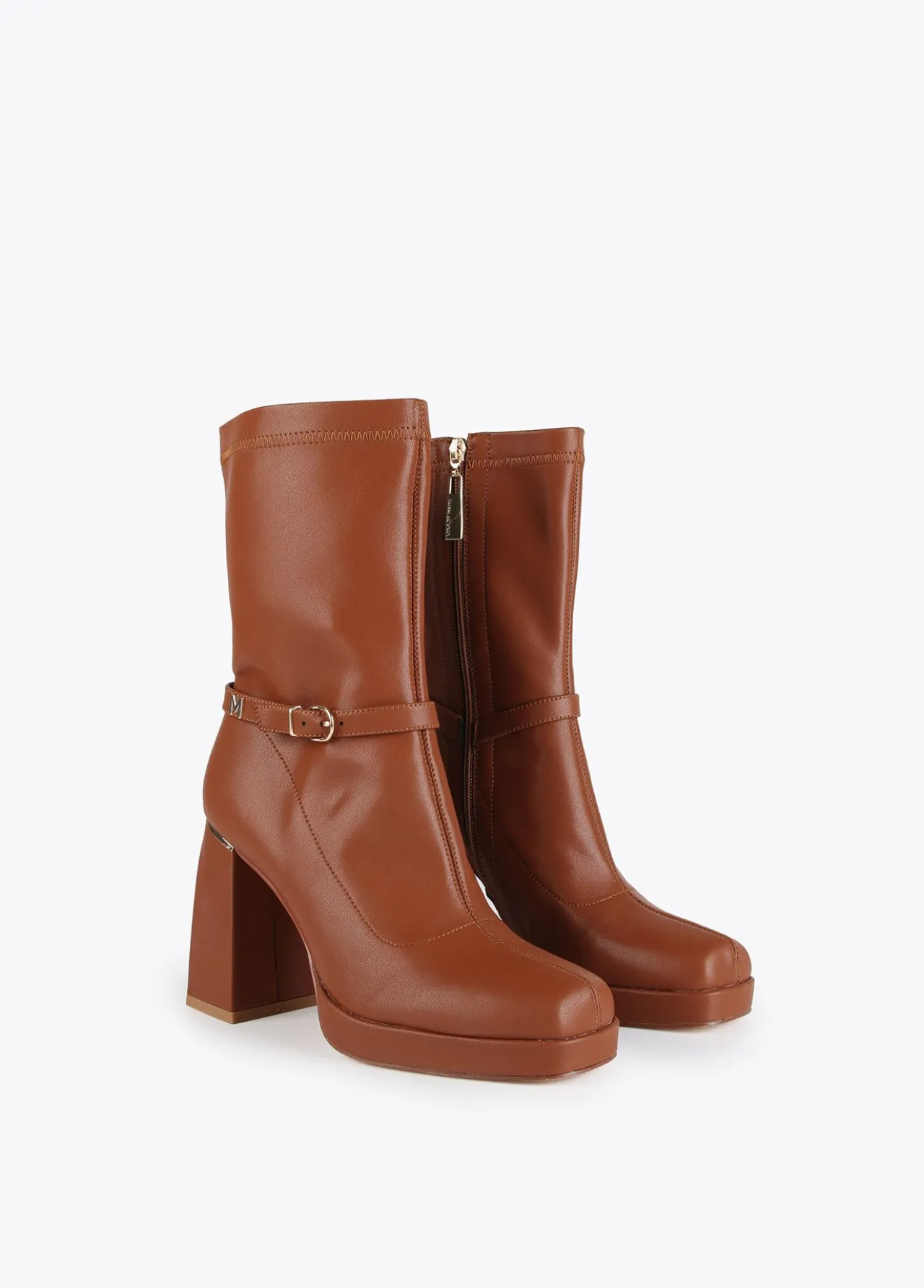 botin_con_hebilla__calzado__lola_casademunt_1.webp Lola Casademunt Botas Y Botines<Botin con hebilla | Calzado | Lola Casademunt MARRON
