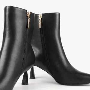 Lola Casademunt Botas Y Botines<Botín con ojales MARRON