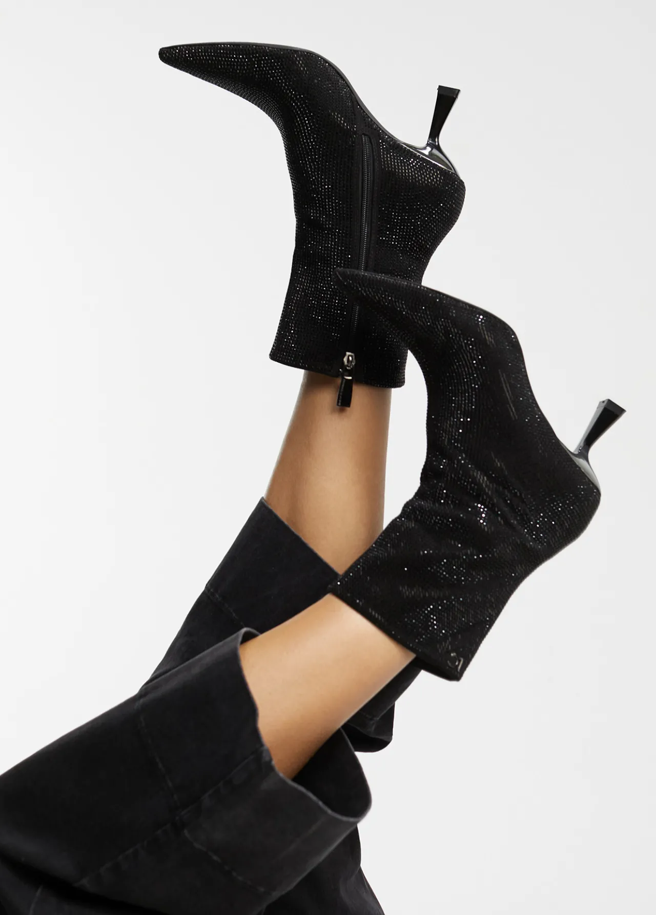 botn_efecto_brillo_5.webp Lola Casademunt Botas Y Botines<Botín efecto brillo NEGRO