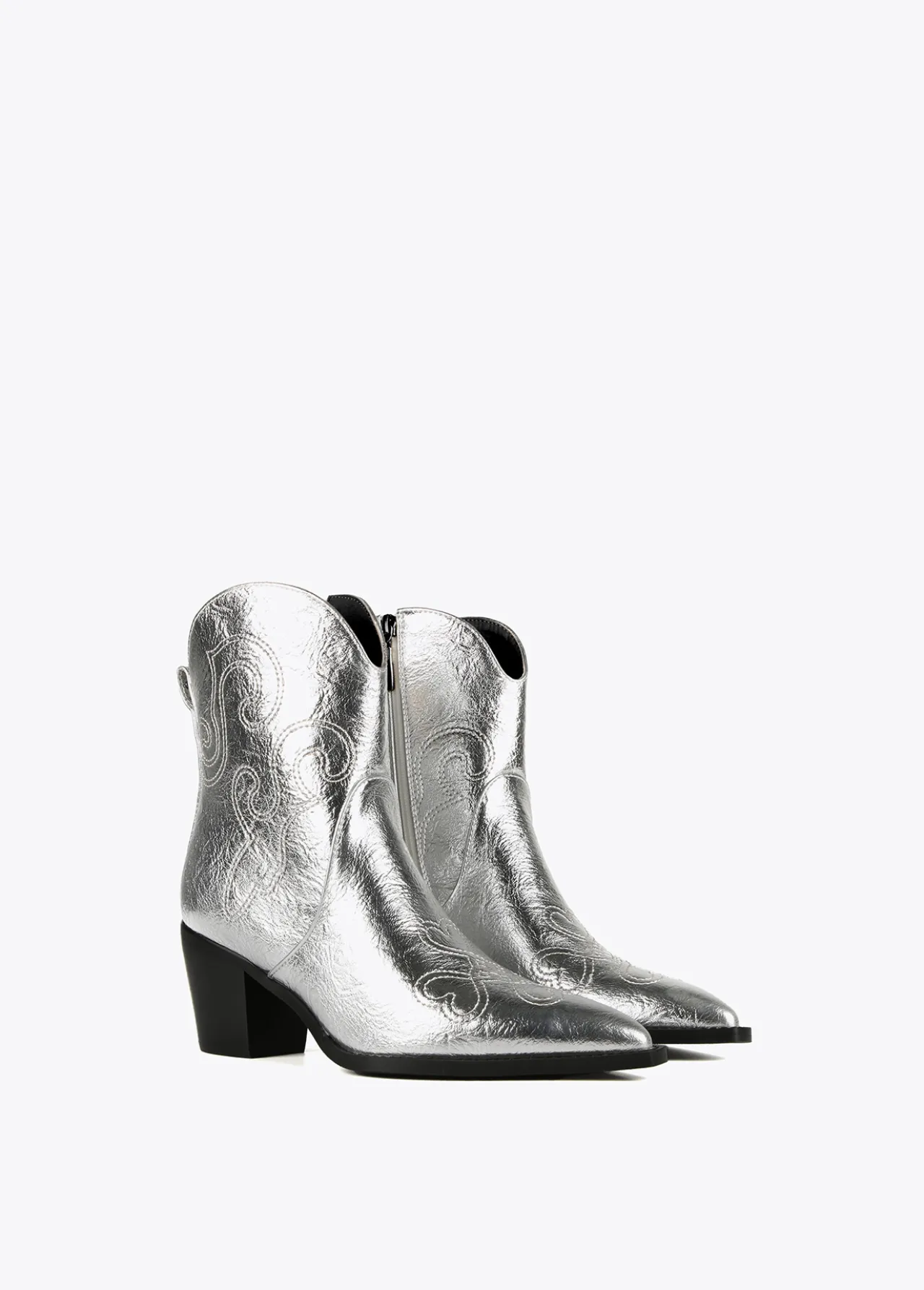 botn_estilo_cowboy_3.webp Lola Casademunt Botas Y Botines<Botín estilo cowboy PLATEADO