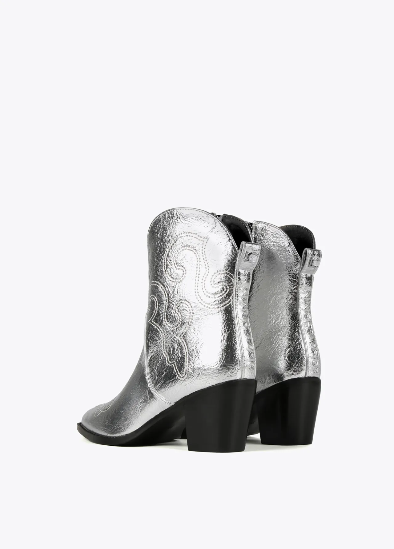 botn_estilo_cowboy_4.webp Lola Casademunt Botas Y Botines<Botín estilo cowboy PLATEADO