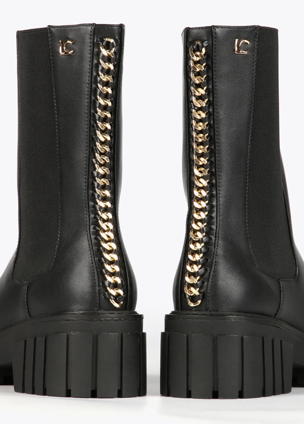 botn_negro_con_cadena_1.webp Lola Casademunt Botas Y Botines<Botín con cadena NEGRO
