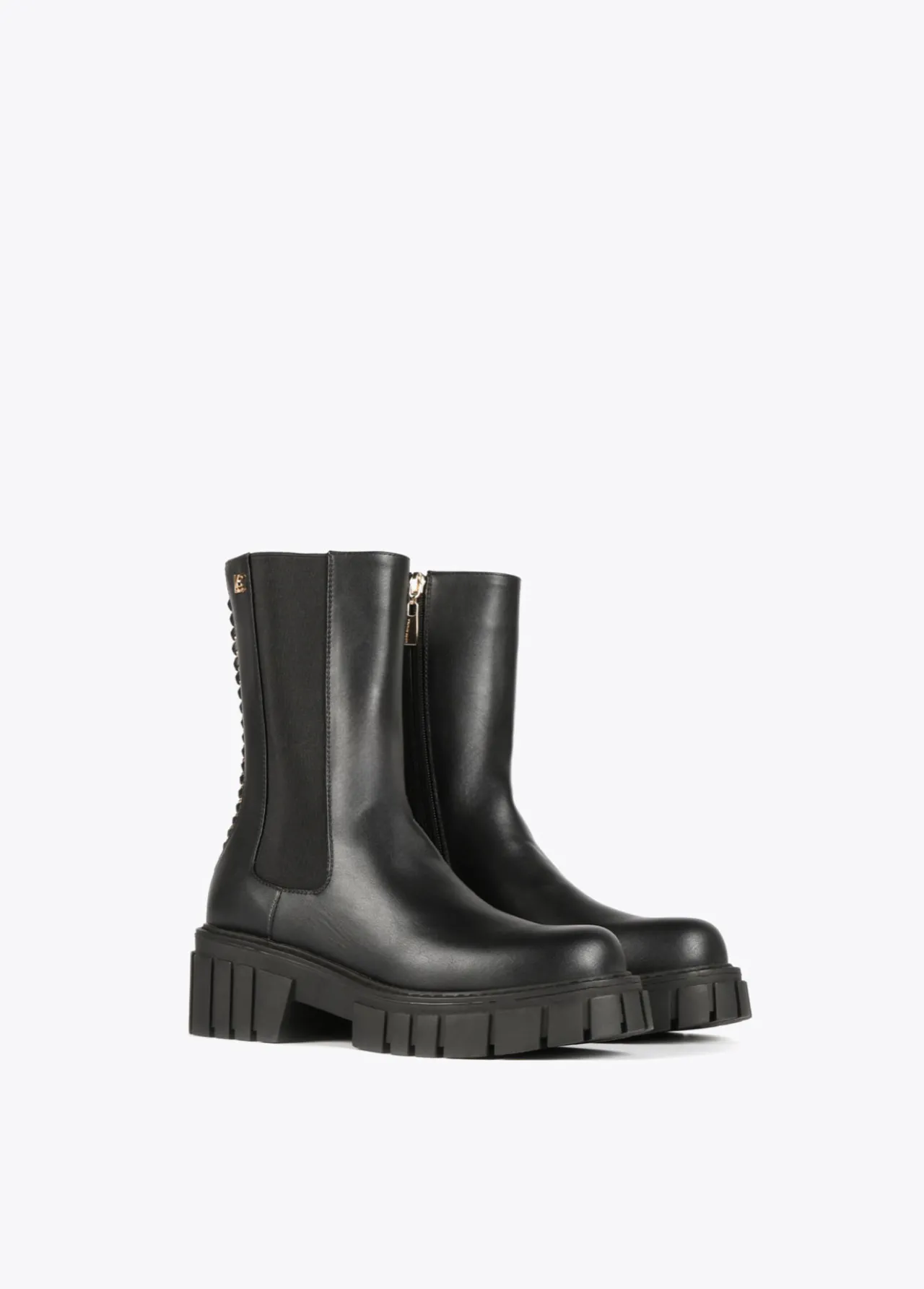 botn_negro_con_cadena_2.webp Lola Casademunt Botas Y Botines<Botín con cadena NEGRO