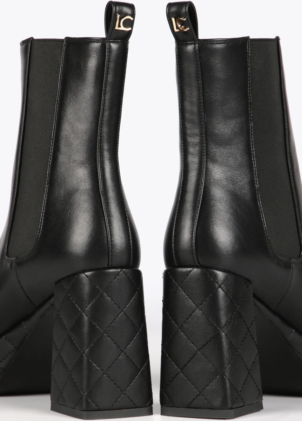 botn_negro_plataforma_3.webp Lola Casademunt Botas Y Botines<Botín plataforma NEGRO