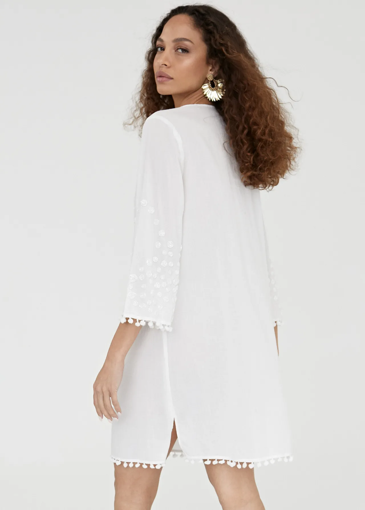 caftan_corto_con_bordado_2-2.webp Lola Casademunt Baño<Caftan corto con bordado NEGRO