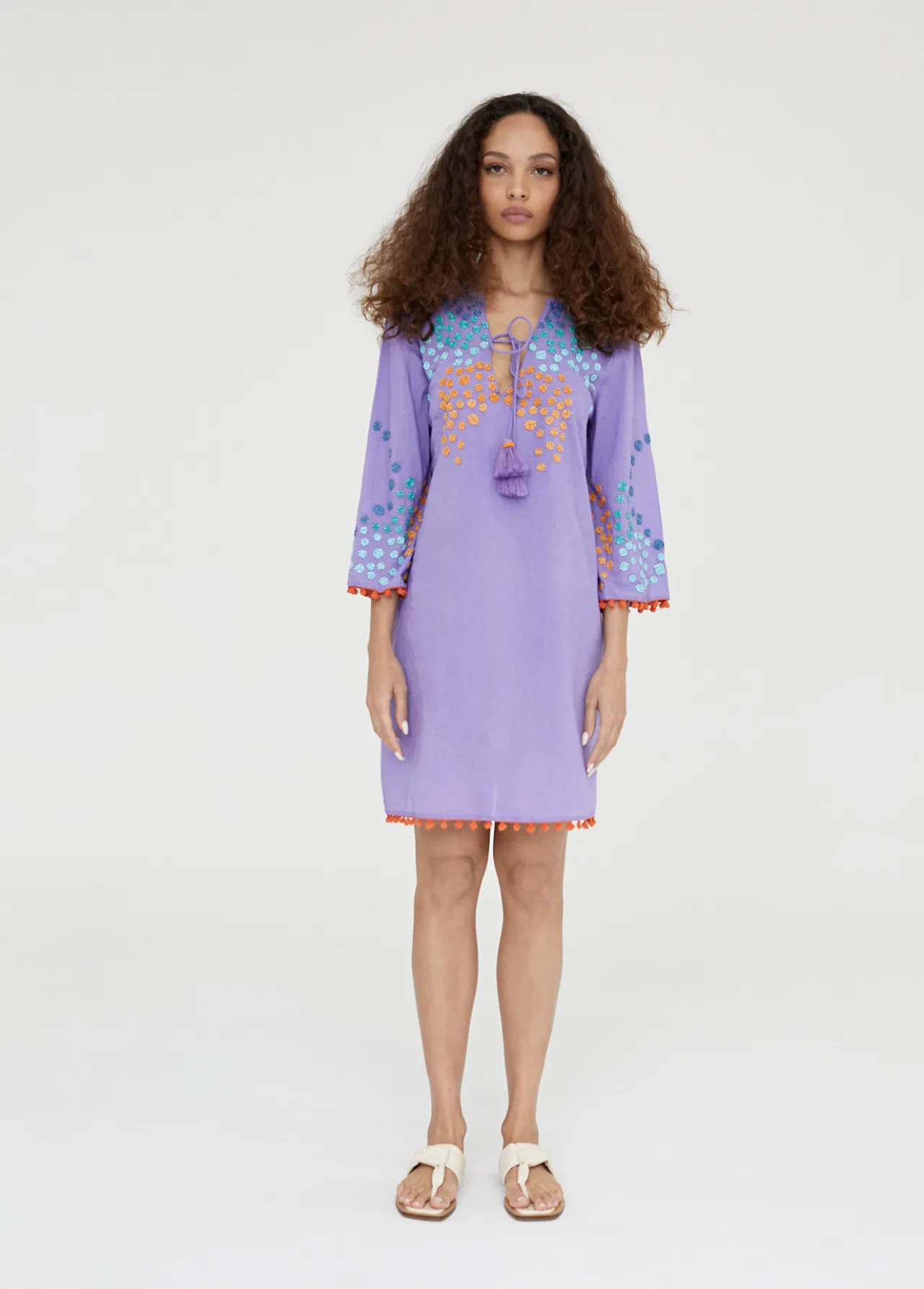 caftan_corto_con_bordado_2-3.webp Lola Casademunt Baño<Caftan corto con bordado NEGRO