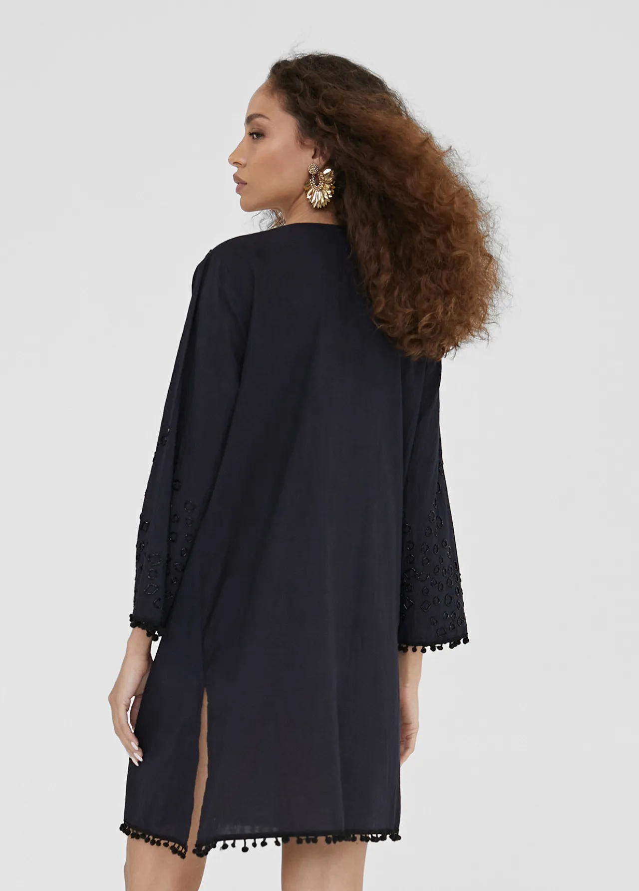 caftan_corto_con_bordado_3-1.webp Lola Casademunt Baño<Caftan corto con bordado NEGRO