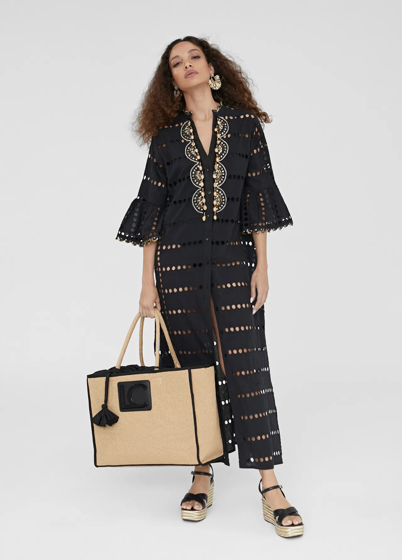 caftan_largo_bordado_1-1.webp Lola Casademunt Baño<Caftan largo bordado BLANCO