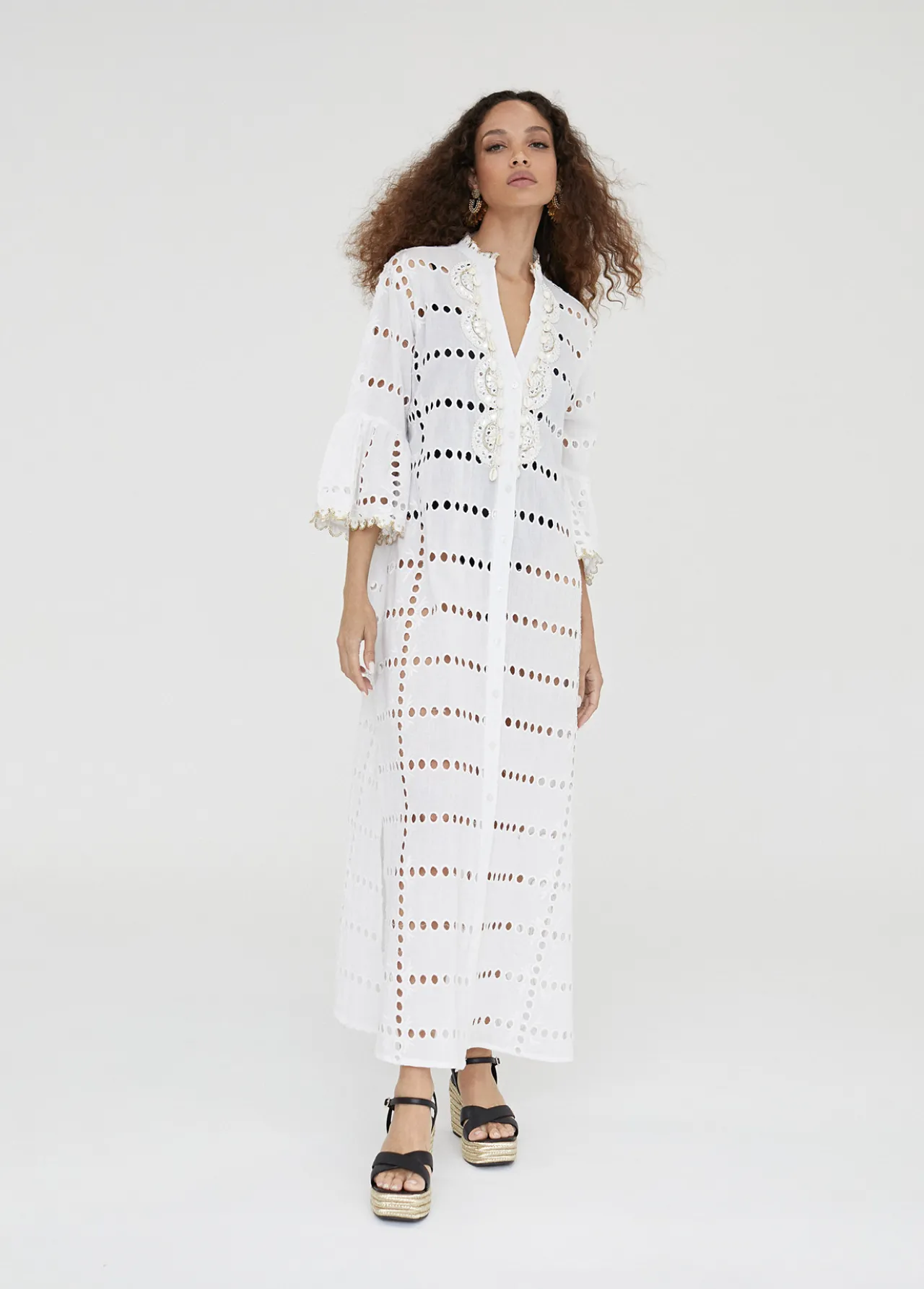 caftan_largo_bordado_5.webp Lola Casademunt Baño<Caftan largo bordado BLANCO