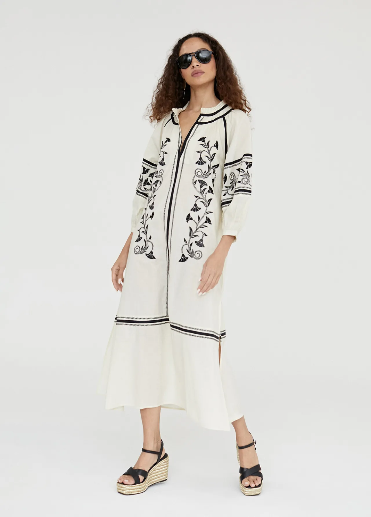 caftan_largo_con_bordado_0.webp Lola Casademunt Baño<Caftan largo con bordado CRUDO