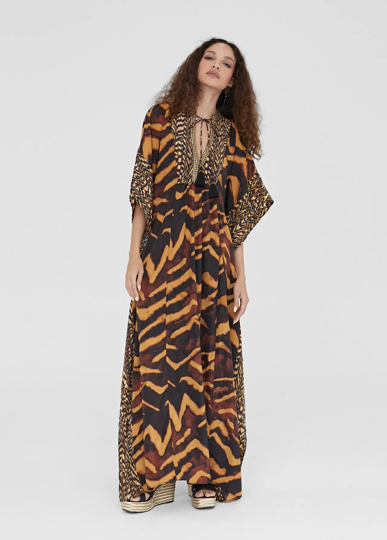 caftan_largo_print_animal_0.webp Lola Casademunt Baño<Caftan largo print animal NEGRO-MARRON