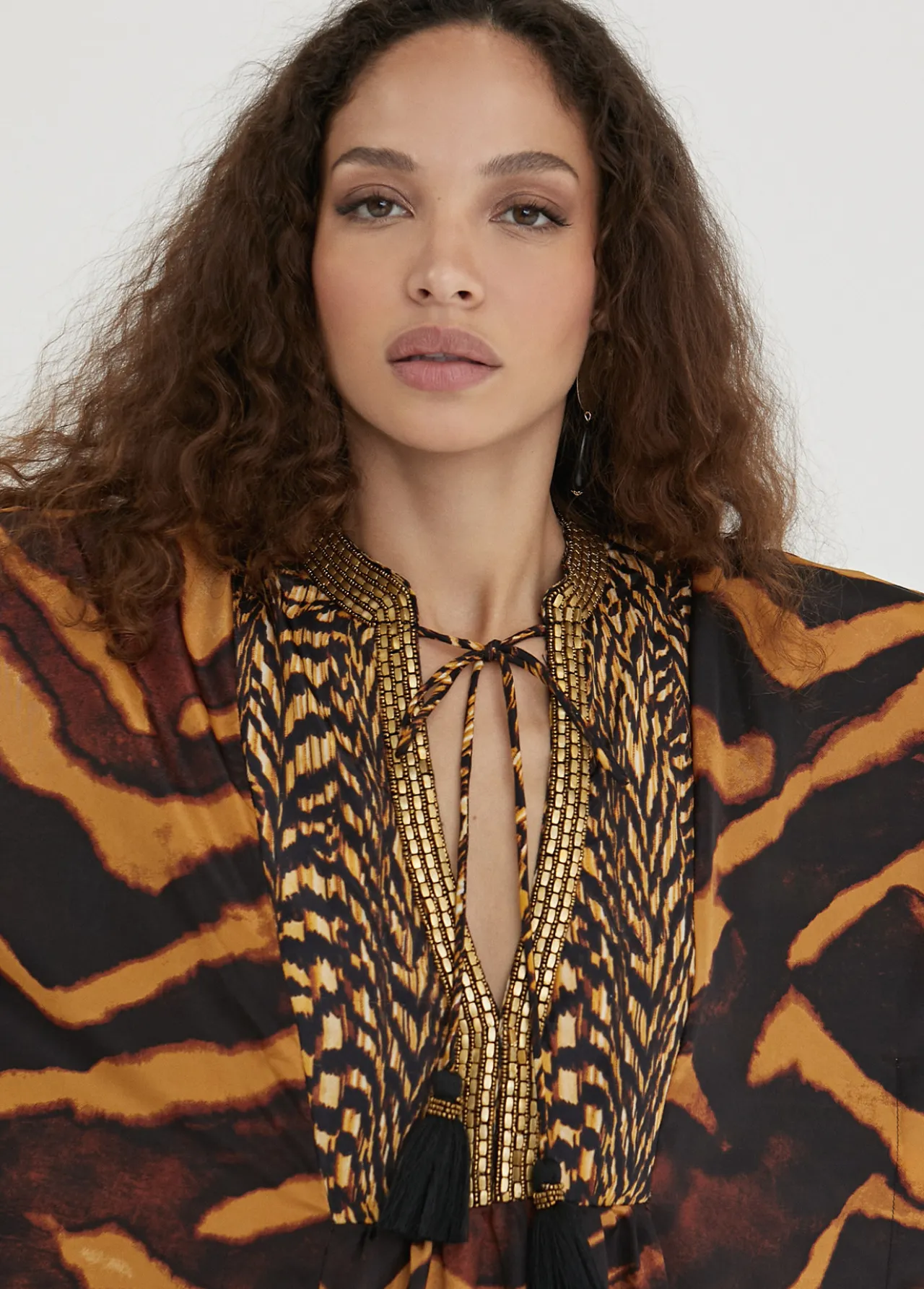 caftan_largo_print_animal_1.webp Lola Casademunt Baño<Caftan largo print animal NEGRO-MARRON