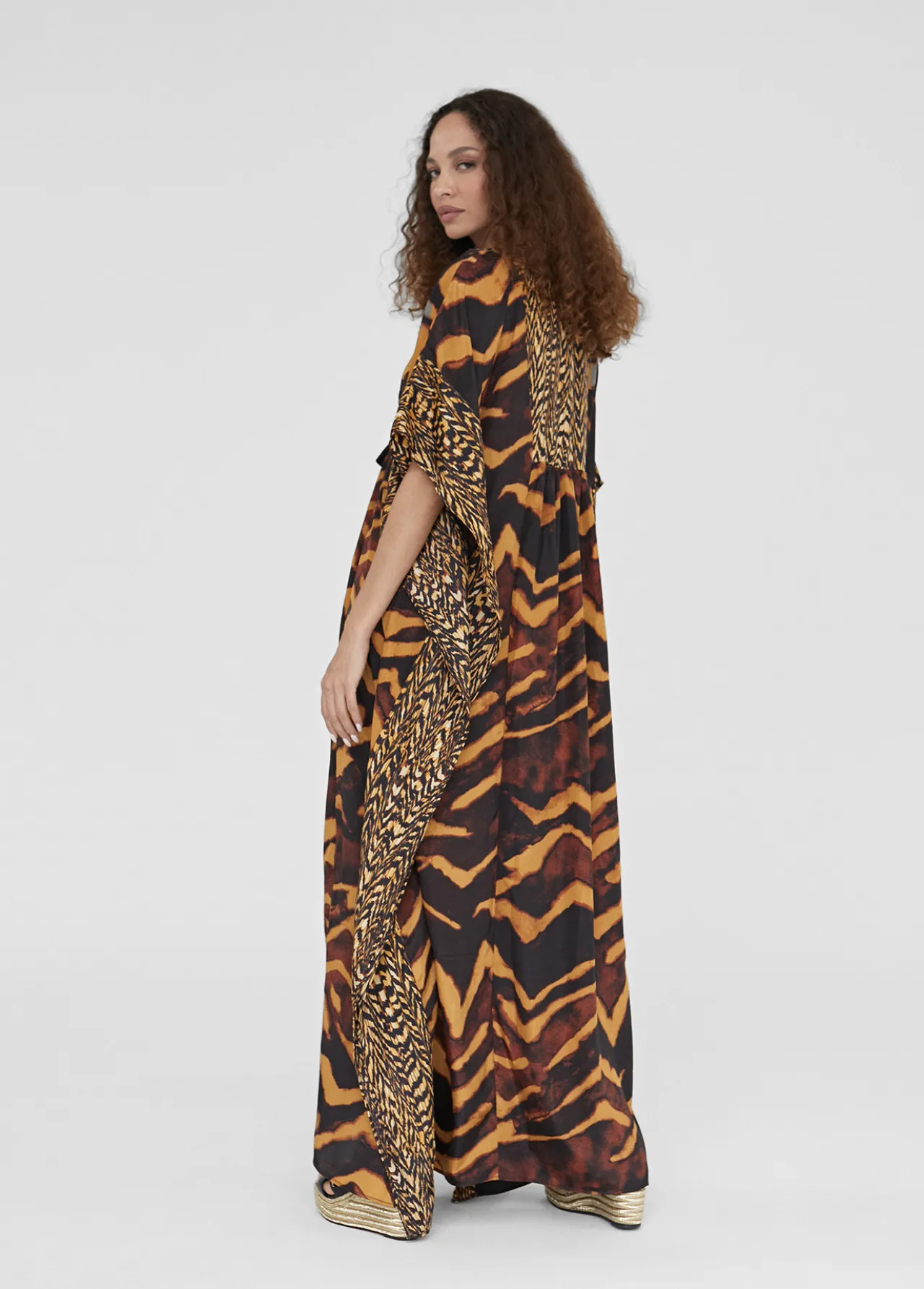 caftan_largo_print_animal_2.webp Lola Casademunt Baño<Caftan largo print animal NEGRO-MARRON